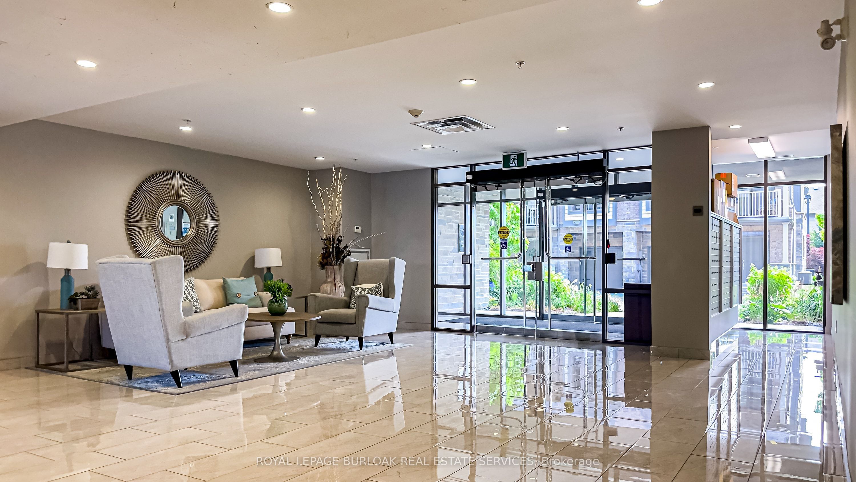 35 Southshore Crescent 221, Hamilton, ON L8E 0J2 photo 4
