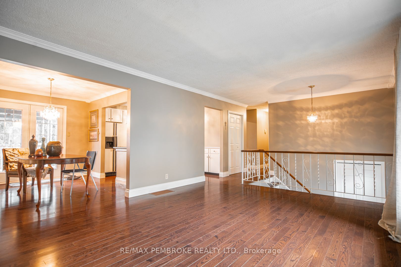 486 Irving Street, Pembroke, ON K8A 2T4 photo 4