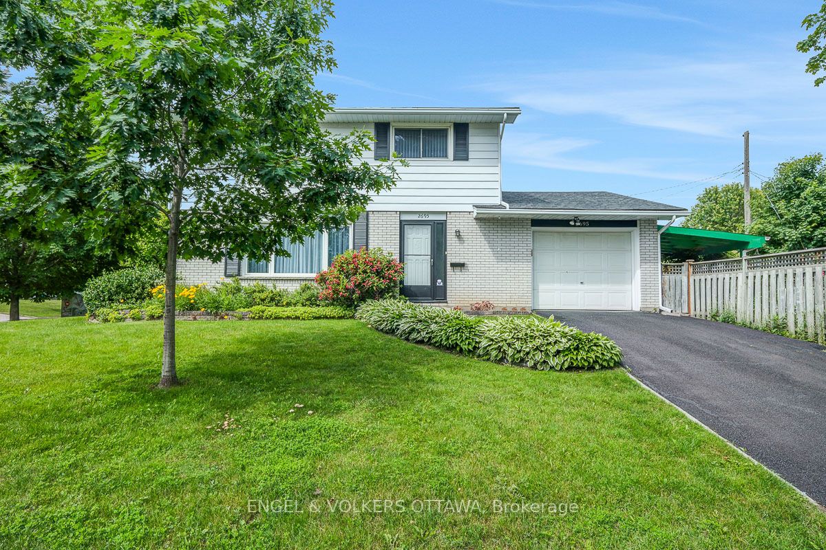 2695 Hickson Crescent S, Parkway Park - Queensway Terrace S and Area, ON K2H 6Y5