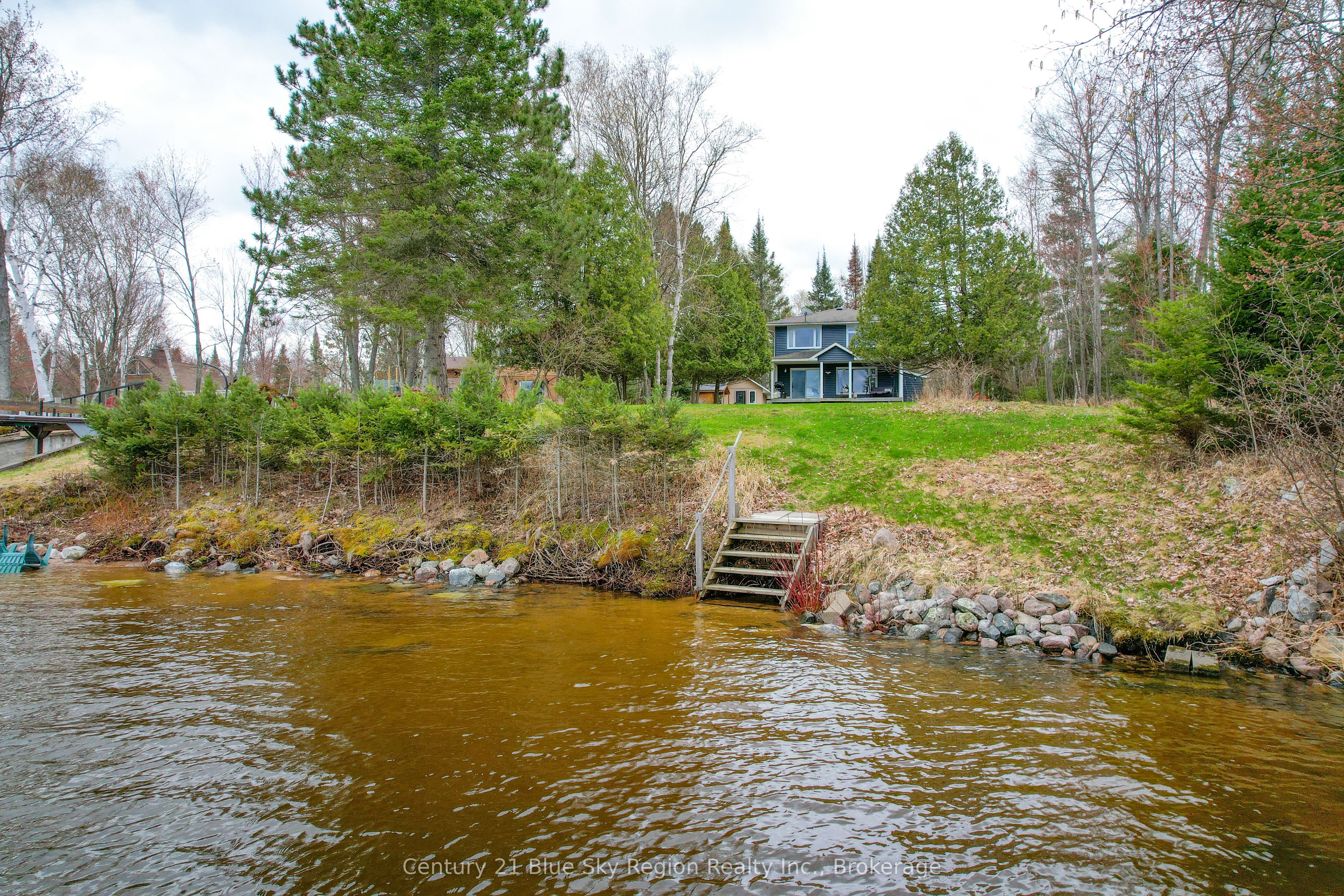 64 Ninovan Road E, Callander, ON P1B 8Z4