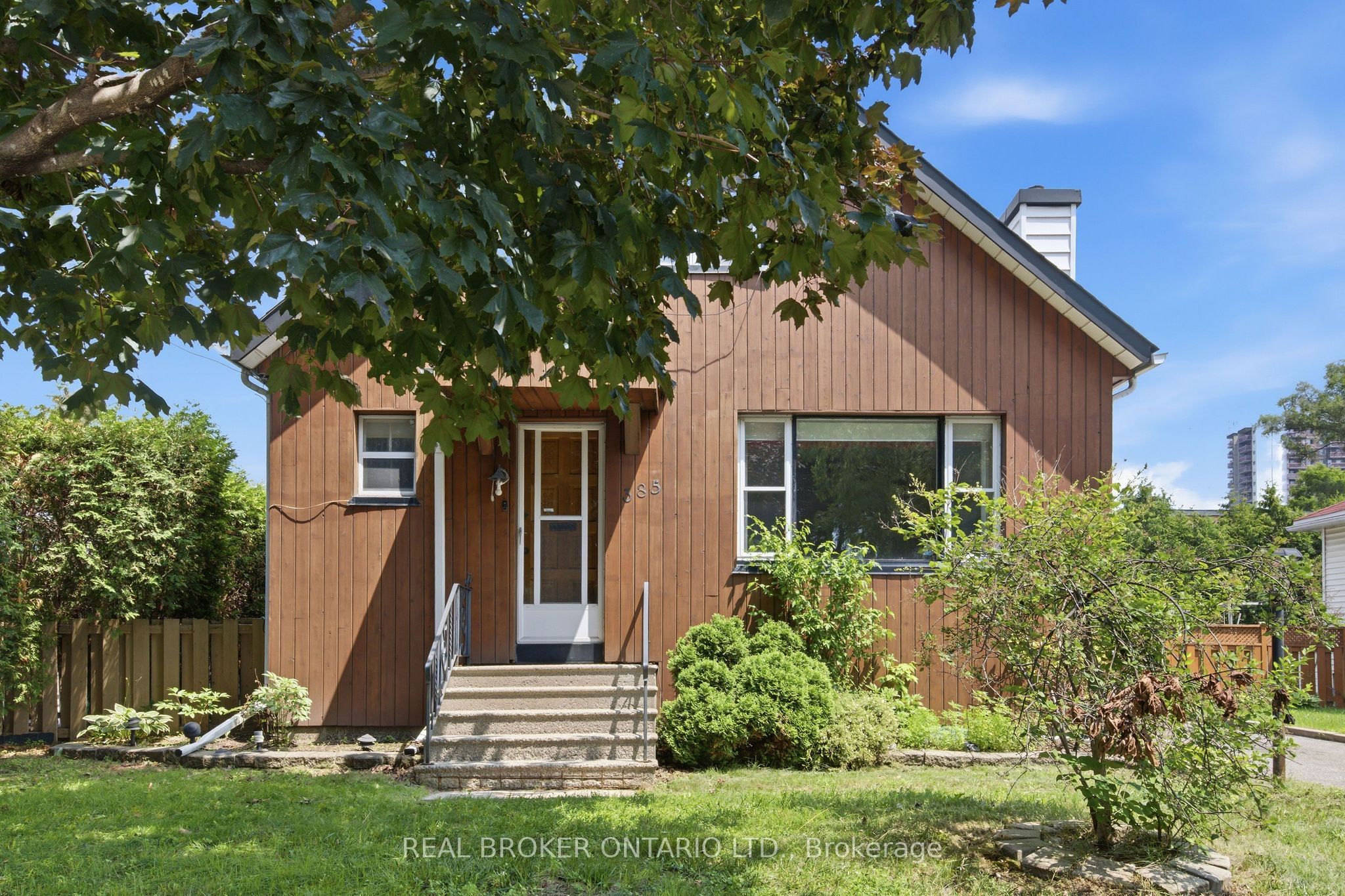 385 Enfield Avenue, Vanier and Kingsview Park, ON K1L 7L2 photo 2