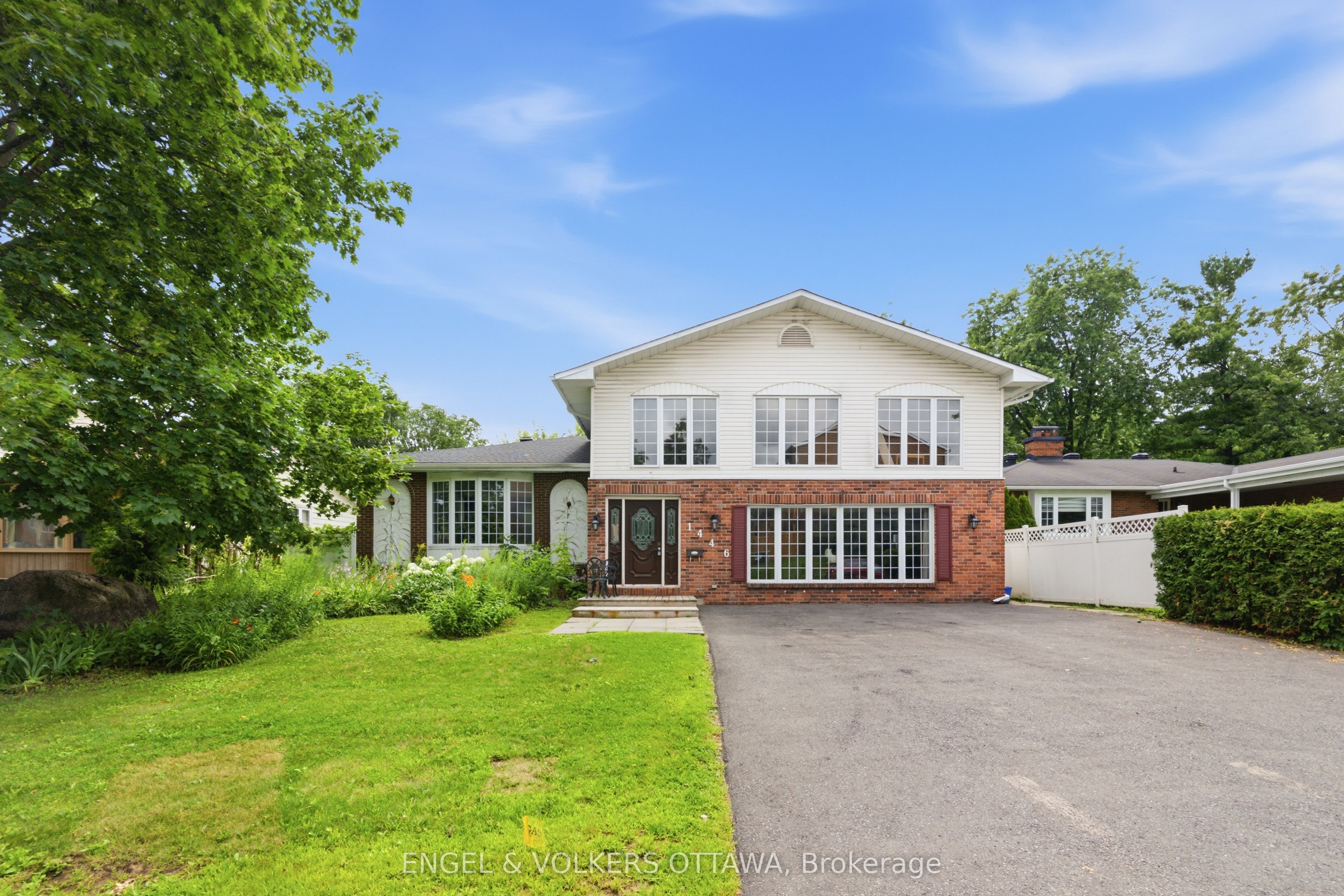 1446 Ridgebrook Drive, Cyrville - Carson Grove - Pineview, ON K1B 4H1 photo 2
