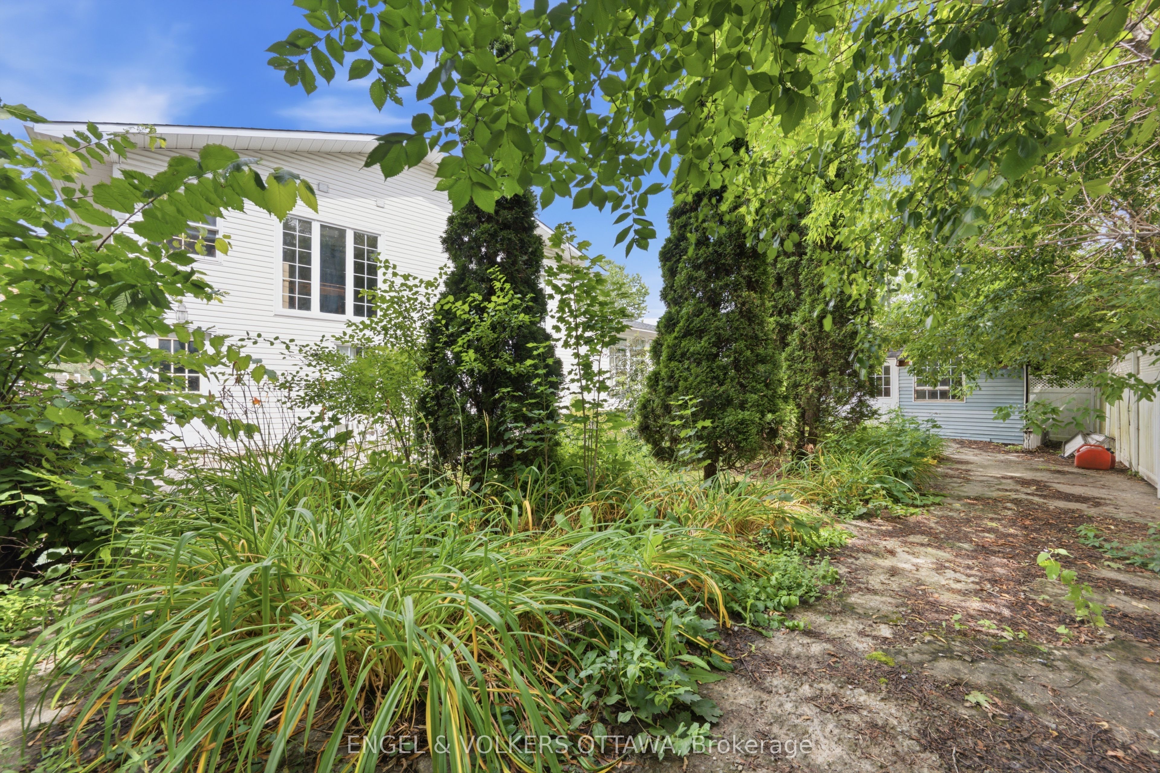 1446 Ridgebrook Drive, Cyrville - Carson Grove - Pineview, ON K1B 4H1 photo 3