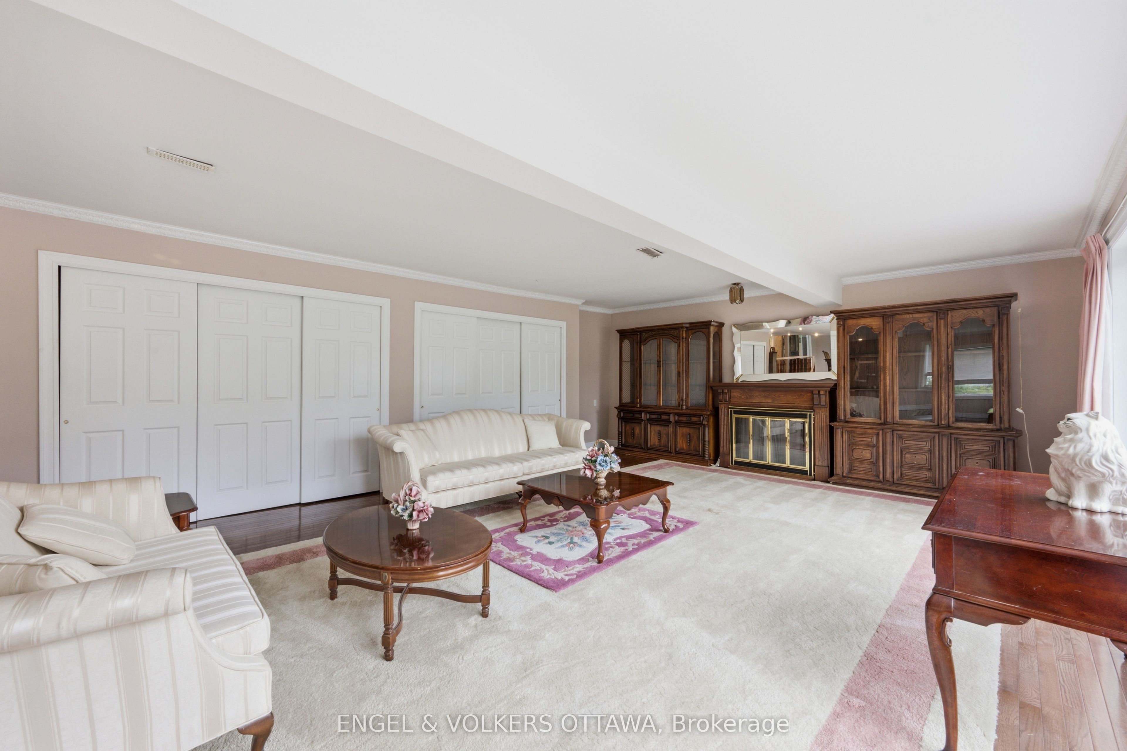 1446 Ridgebrook Drive, Cyrville - Carson Grove - Pineview, ON K1B 4H1 photo 5