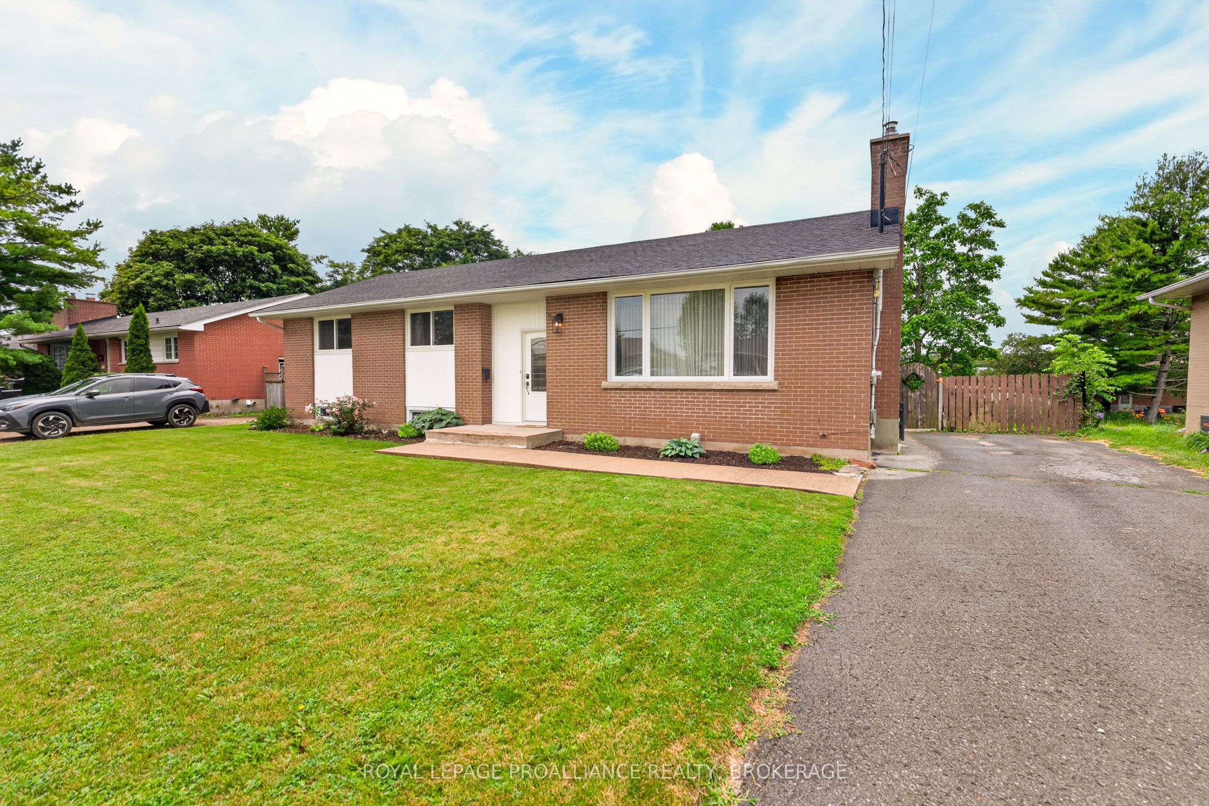 34 Sherwood Avenue, Loyalist, ON K7N 1N4 photo 2