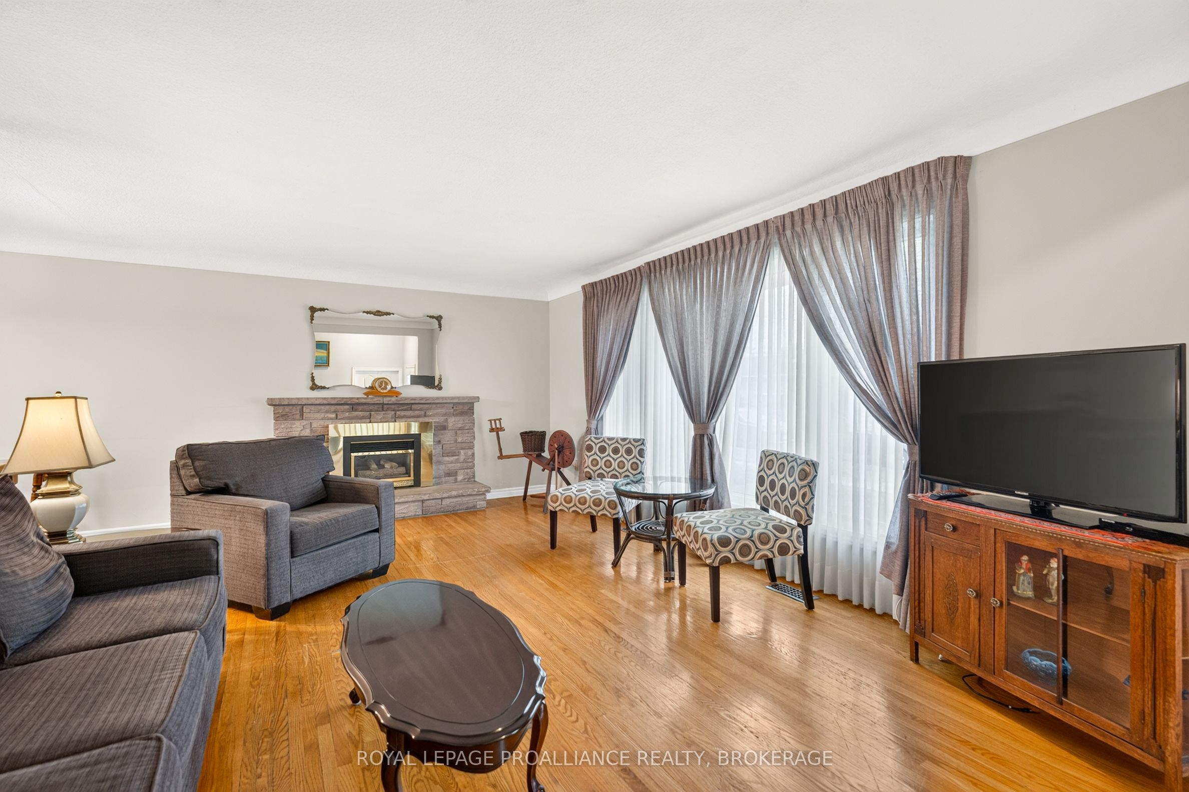 34 Sherwood Avenue, Loyalist, ON K7N 1N4 photo 5