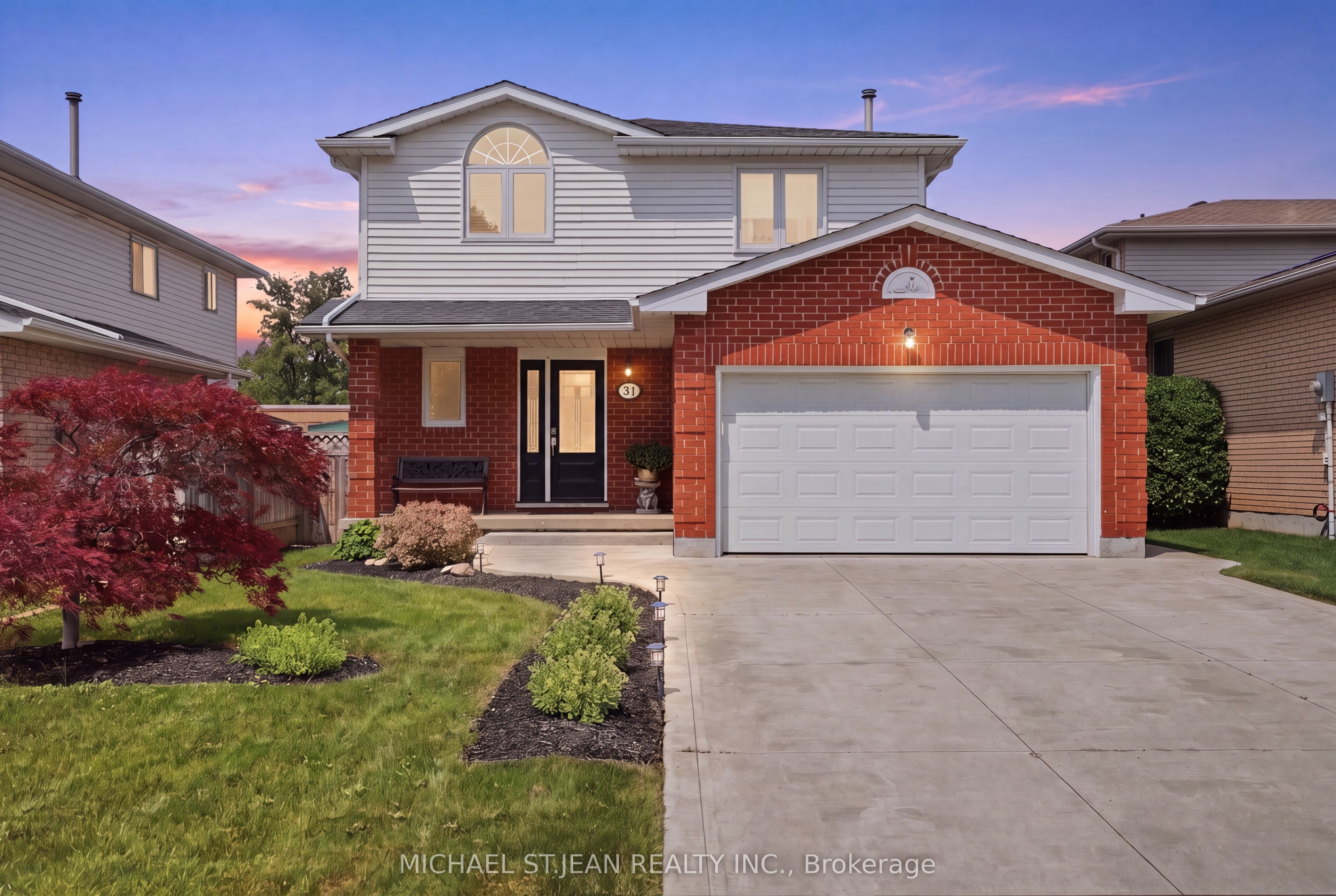 31 Fano Drive, Hamilton, ON L8W 3J7