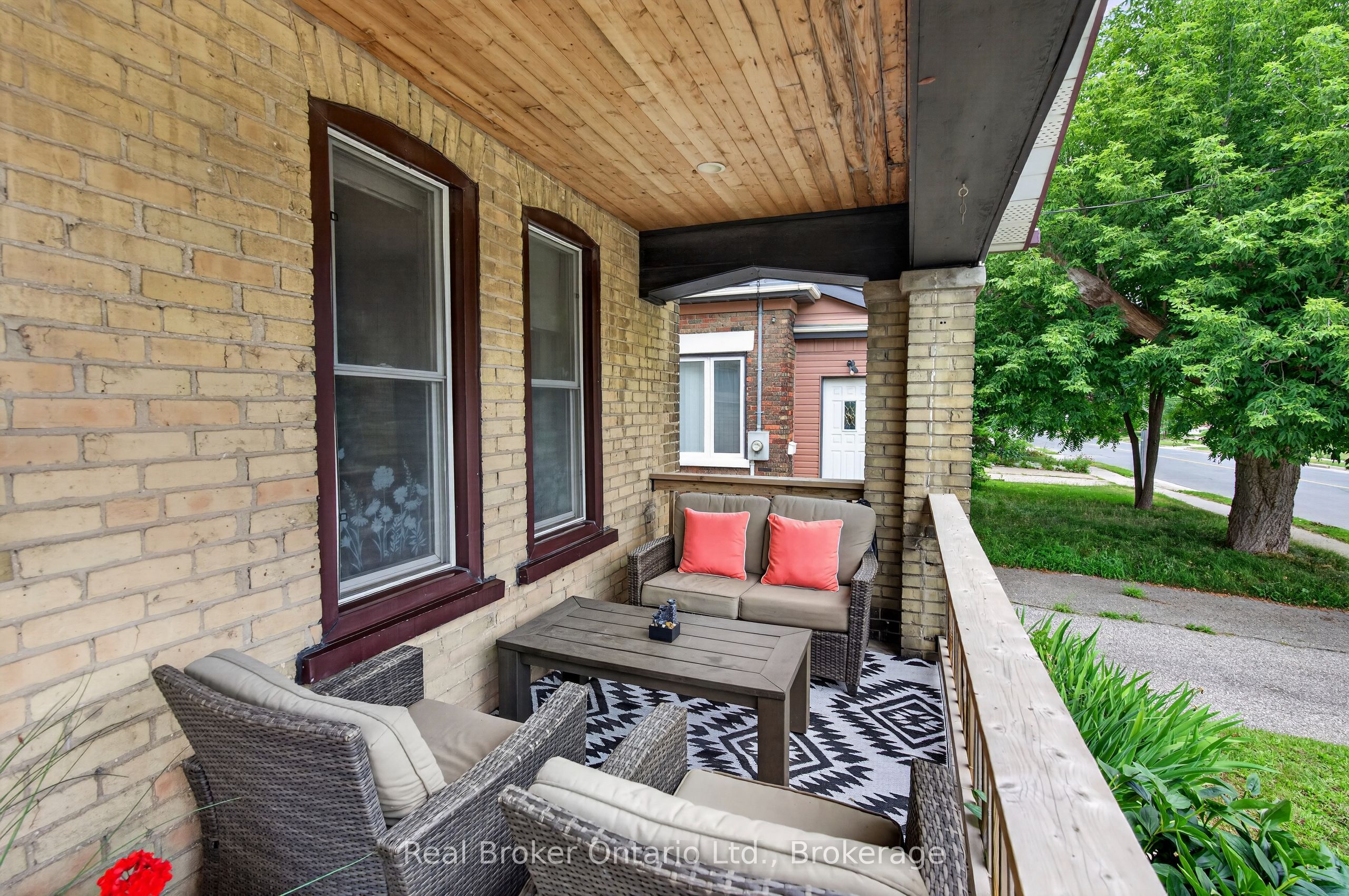 155 Lancaster Street W, Kitchener, ON N2H 4T7 photo 4