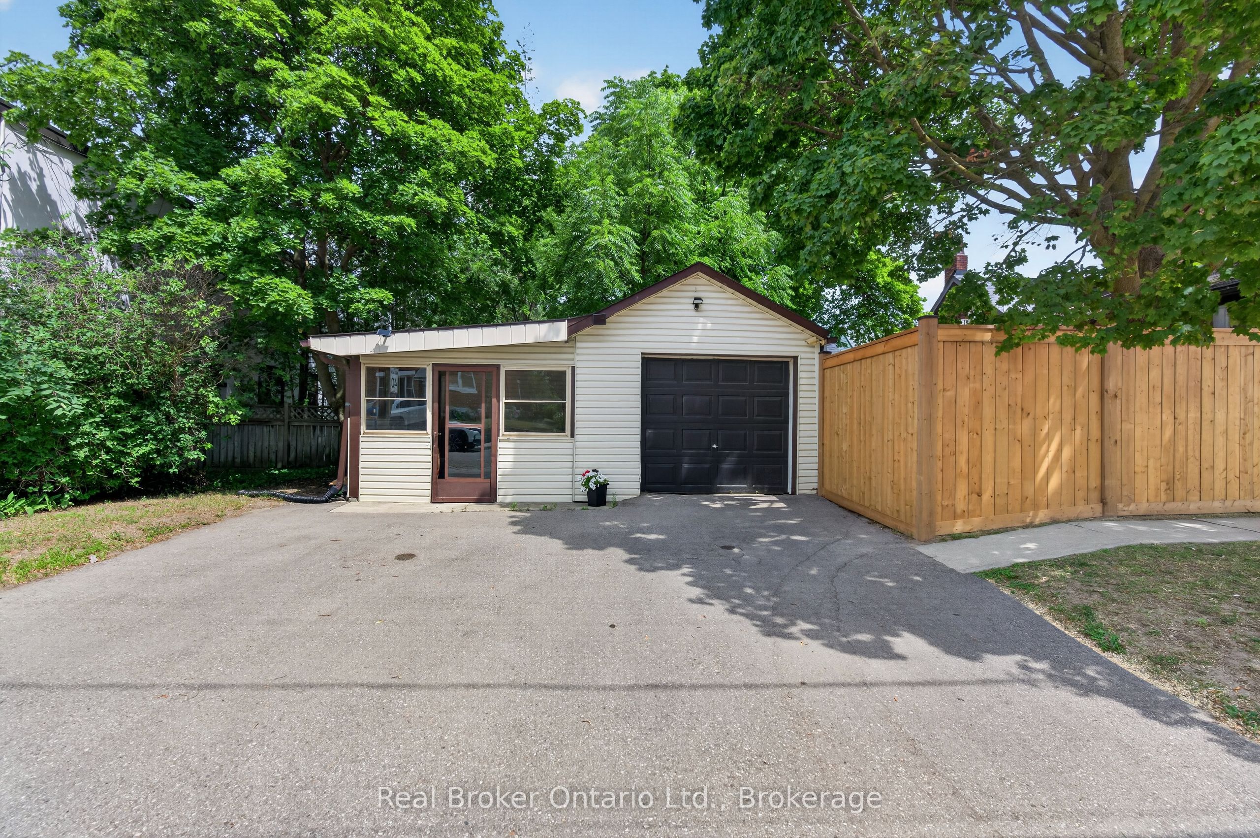 155 Lancaster Street W, Kitchener, ON N2H 4T7 photo 5