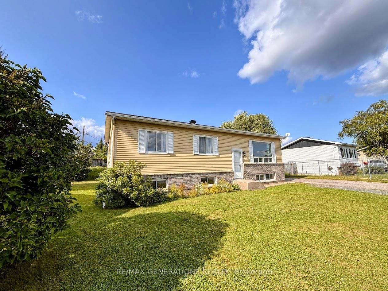 25 Brooks Street, Manitouwadge, ON P0T 2C0