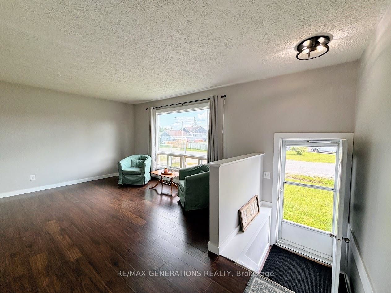 25 Brooks Street, Manitouwadge, ON P0T 2C0 photo 4