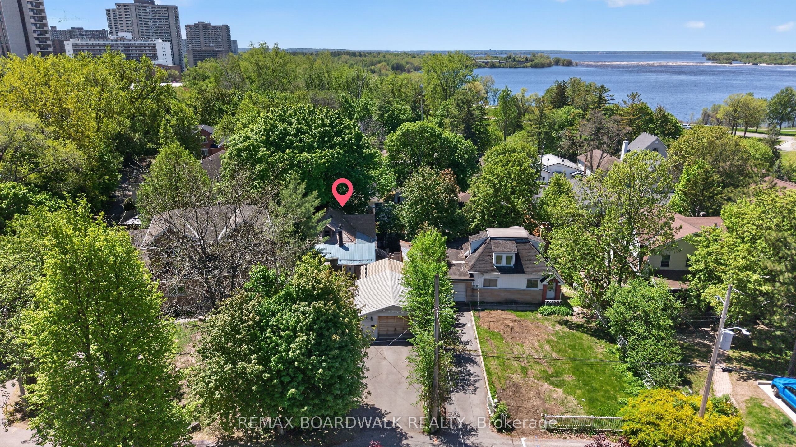 92 Orvigale Road, Woodroffe, ON K2B 5A2 photo 2