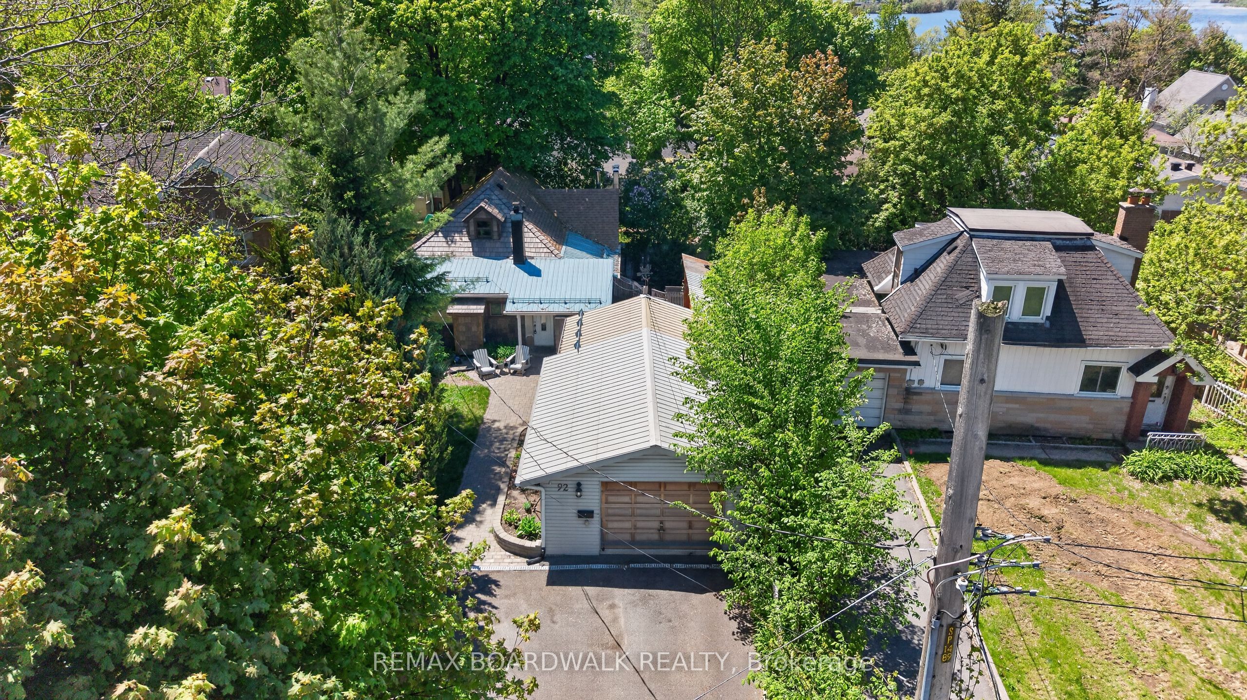 92 Orvigale Road, Woodroffe, ON K2B 5A2 photo 3