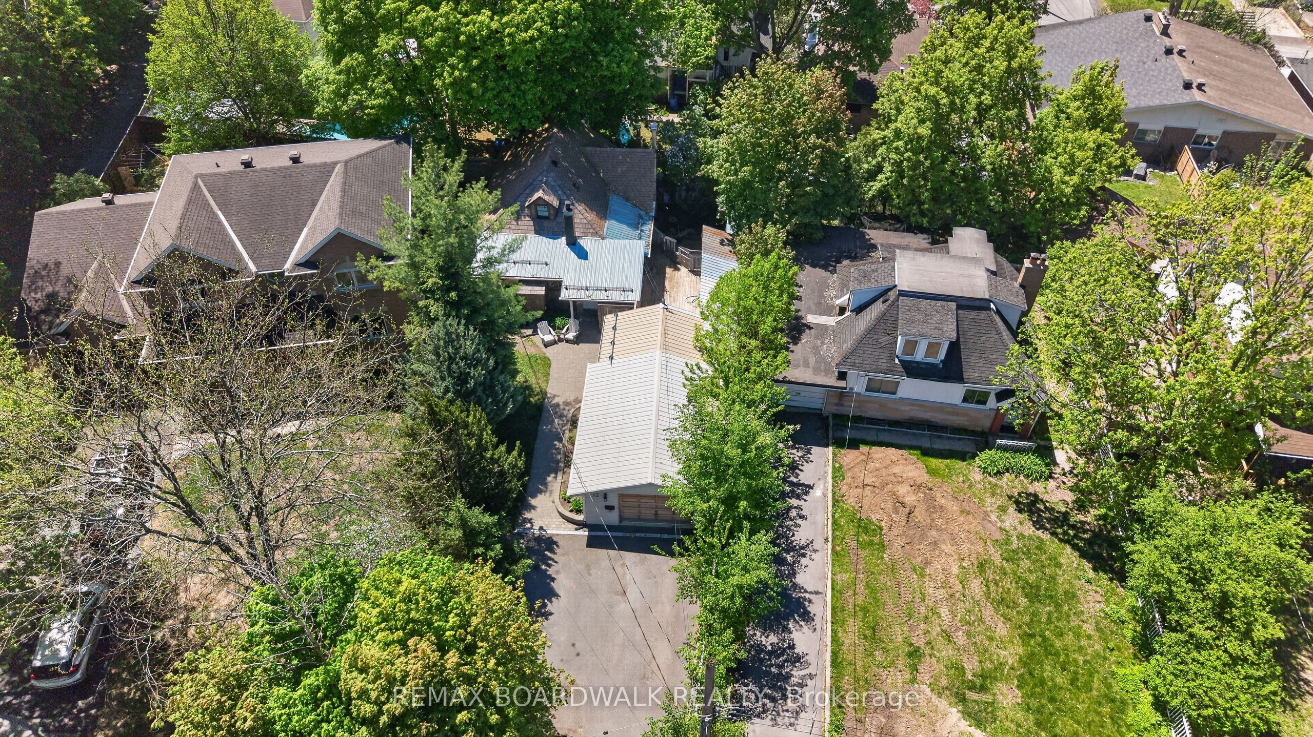 92 Orvigale Road, Woodroffe, ON K2B 5A2 photo 4