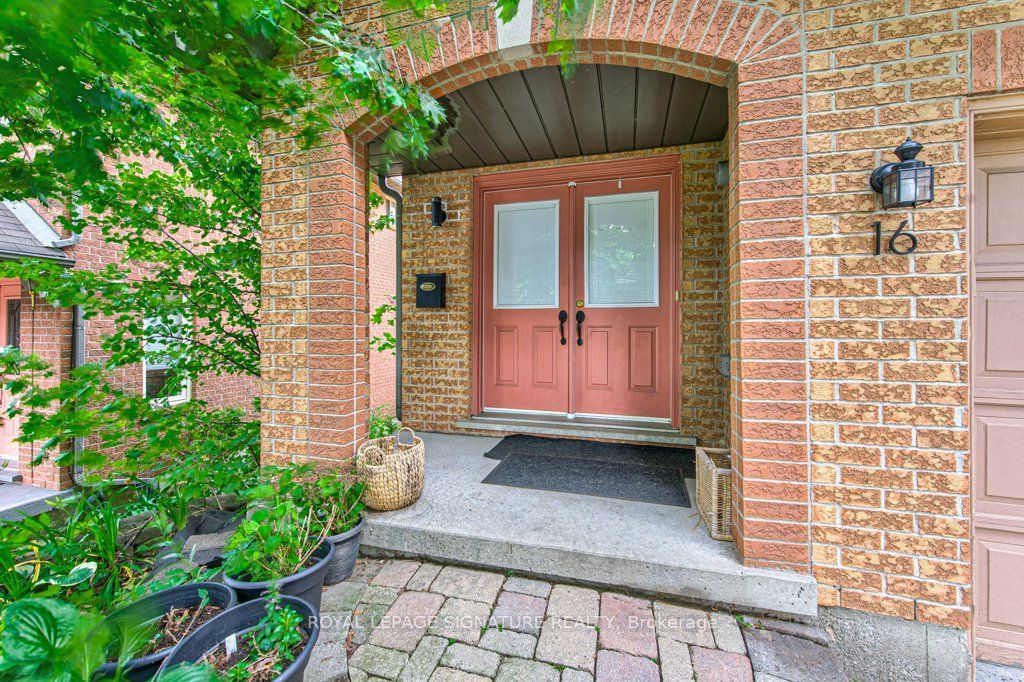16 Westvillage Drive, Hamilton, ON L9B 2M5 photo 3
