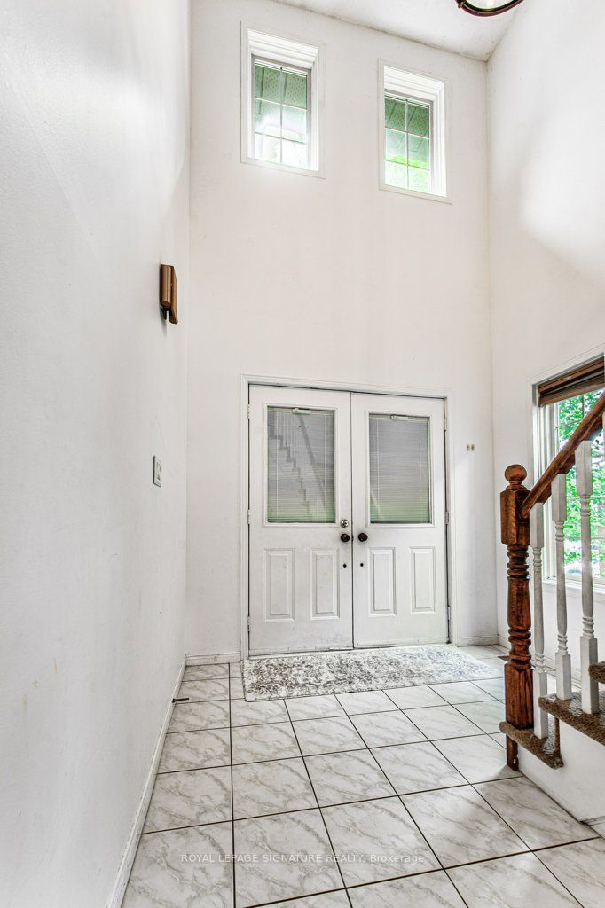 16 Westvillage Drive, Hamilton, ON L9B 2M5 photo 4