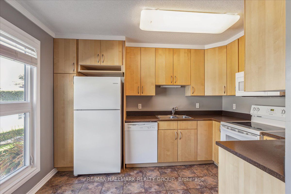 3 CARMICHAEL Court, Kanata, ON K2K 1K1 photo 3
