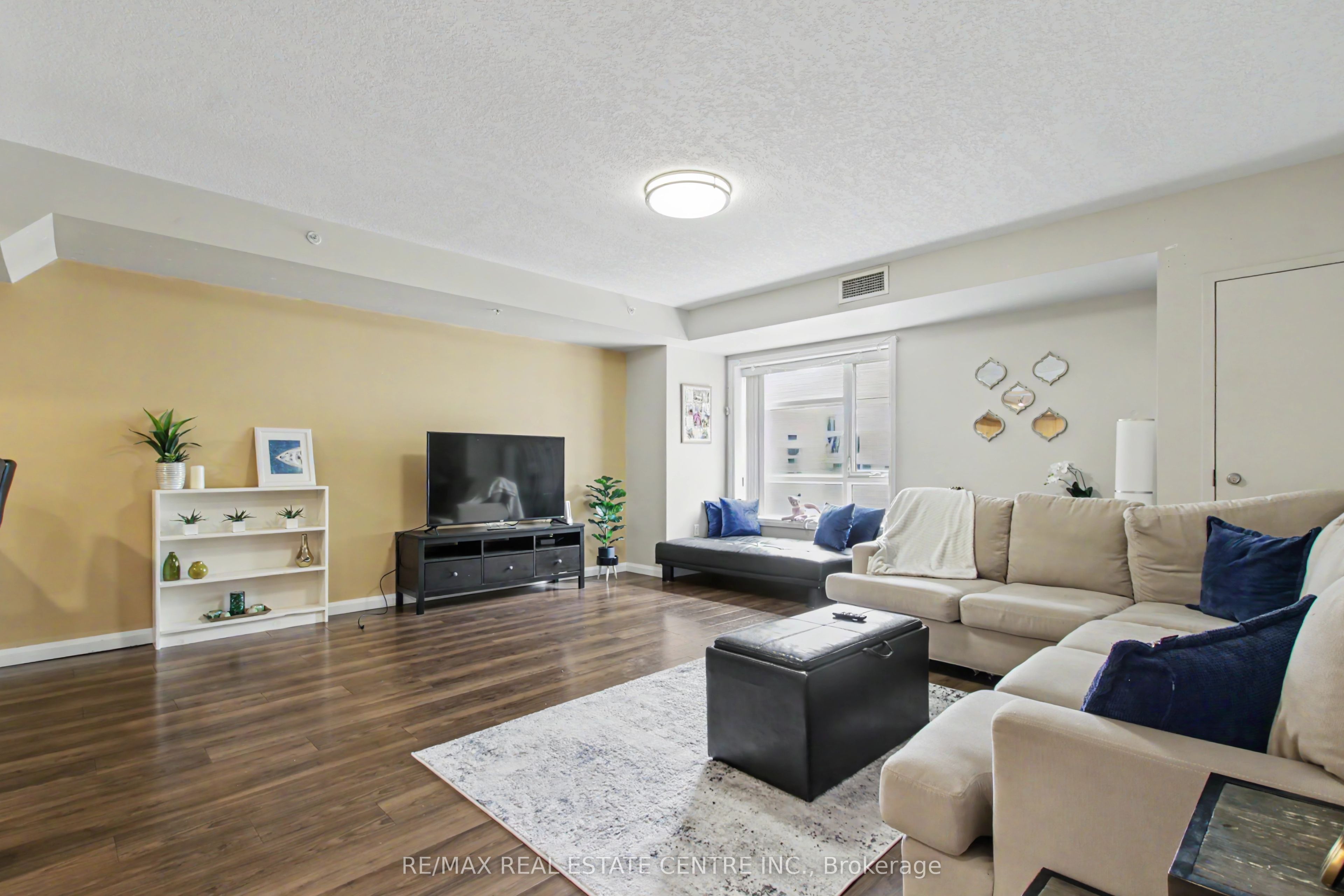 96 University Avenue W, Waterloo, ON N2L 3C9 photo 4