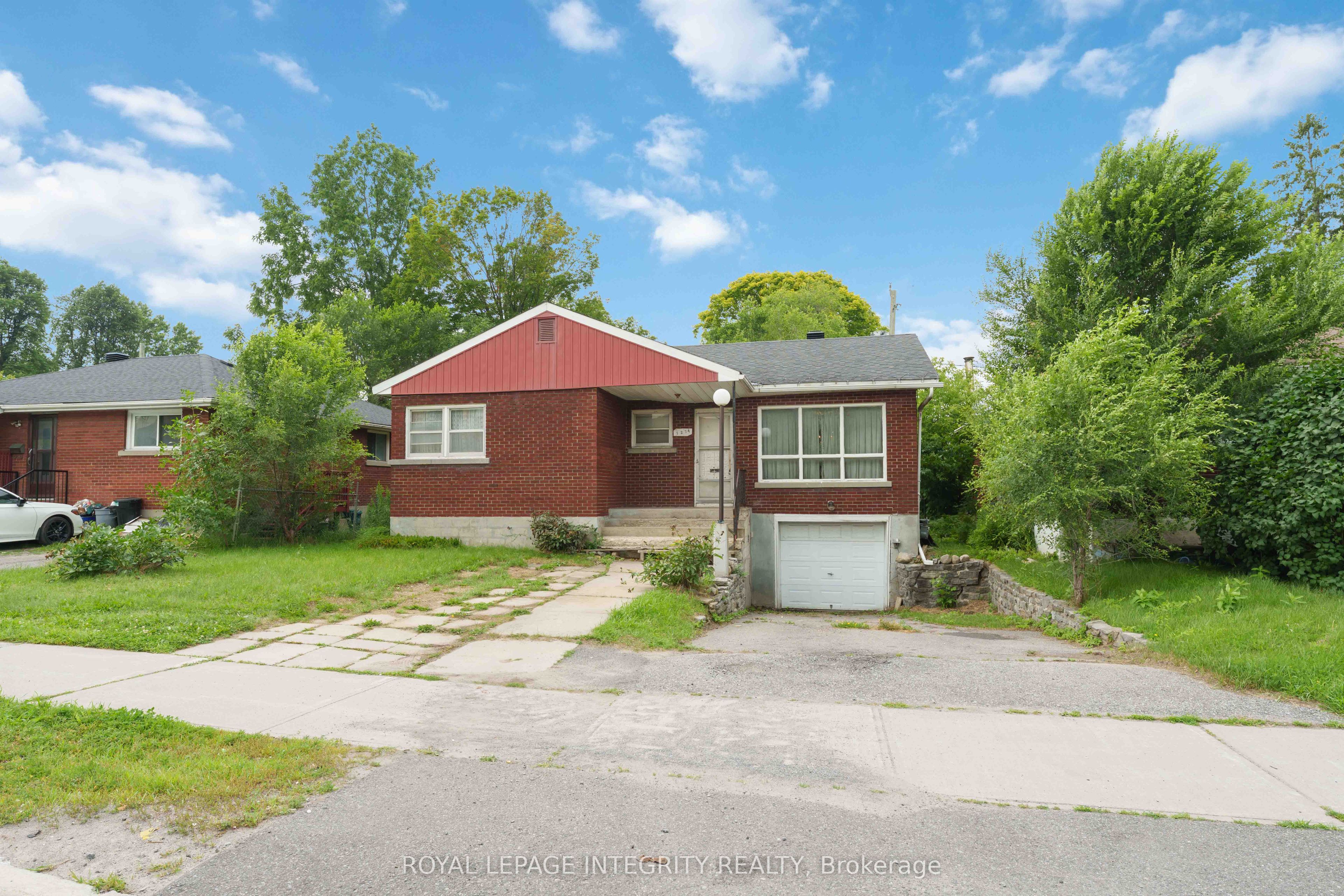 1274 Woodroffe Avenue, Parkway Park - Queensway Terrace S and Area, ON K2C 2T6 photo 2