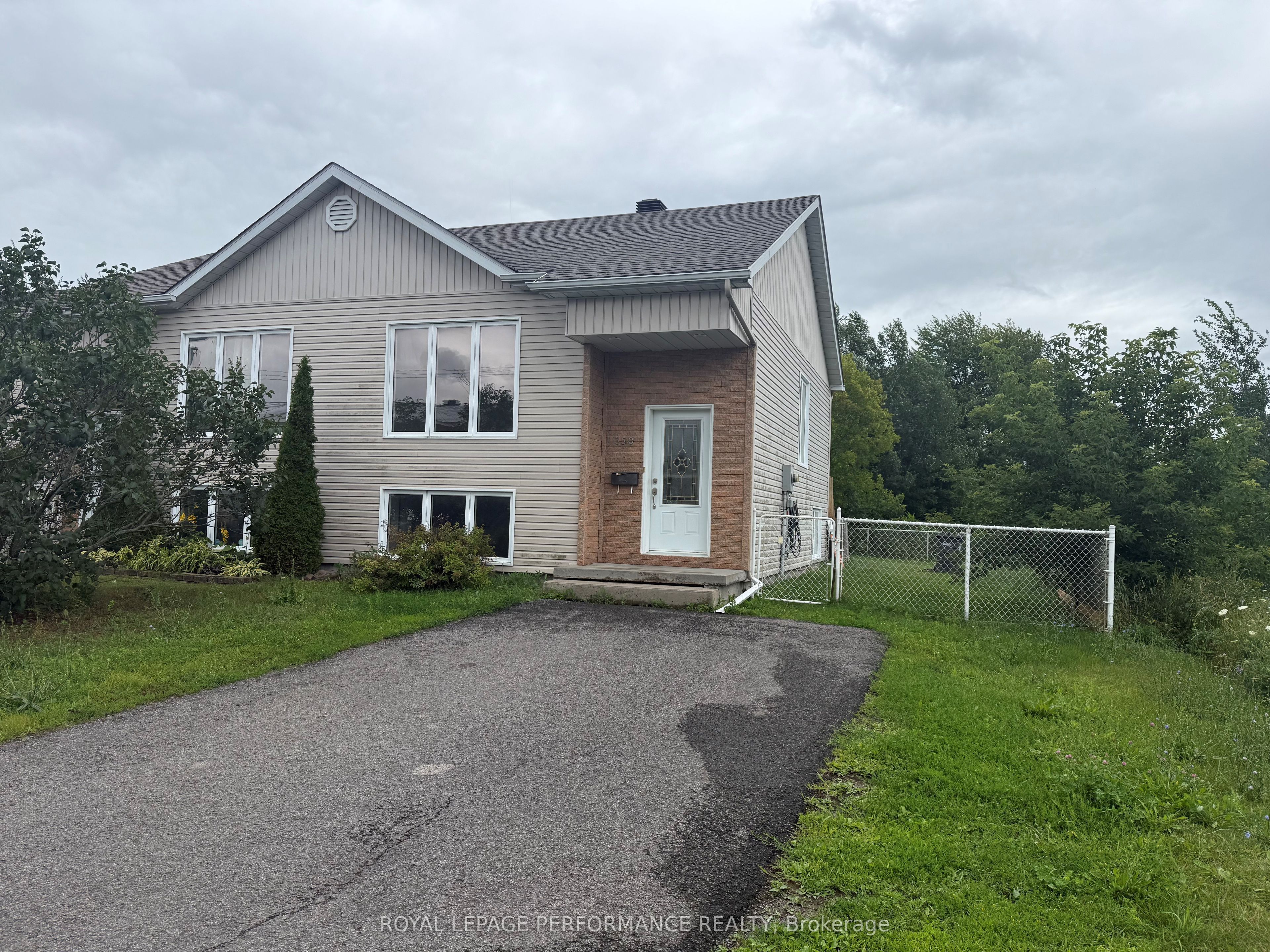 350 Higginson Street, Hawkesbury, ON K6A 3W7