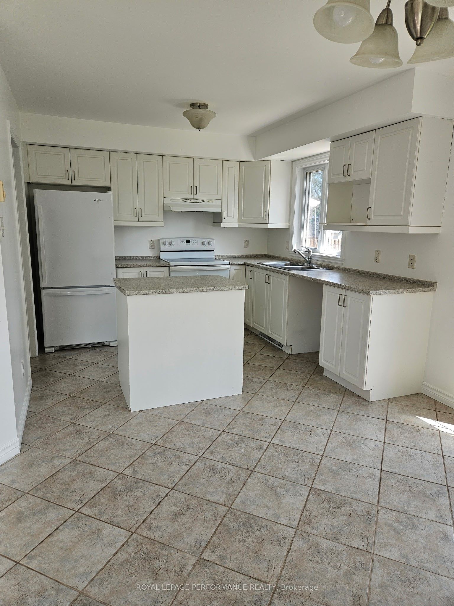 350 Higginson Street, Hawkesbury, ON K6A 3W7 photo 5