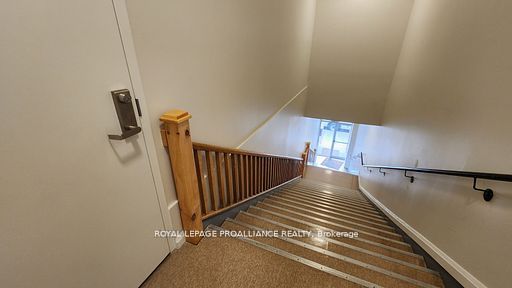 261 Front Street 4, Belleville, ON K8N 2Z6 photo 3