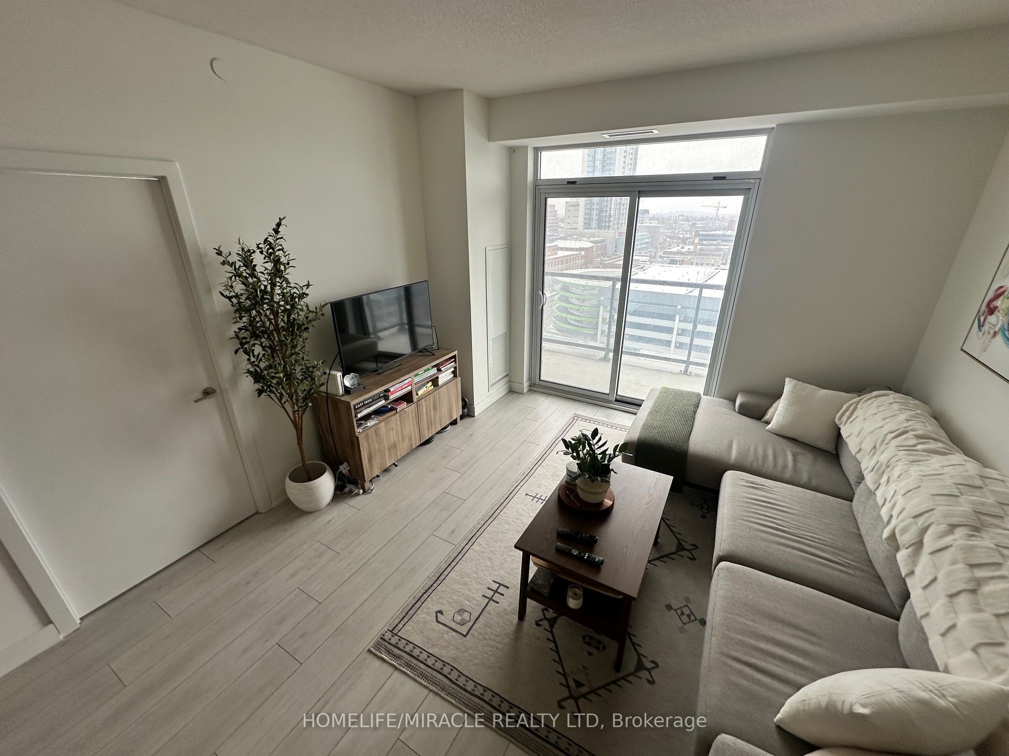 55 Duke Street 1003, Kitchener, ON N2H 0C9 photo 3