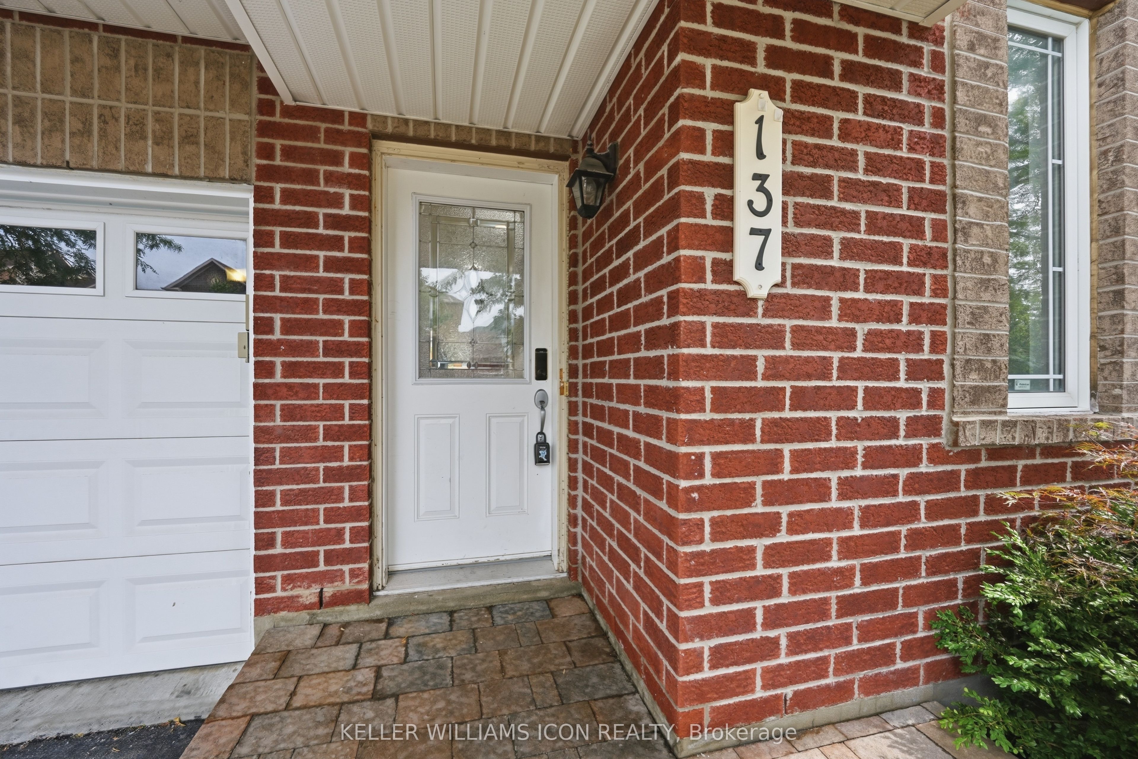 137 Harbour View Street, Barrhaven, ON K2G 6Z8 photo 3