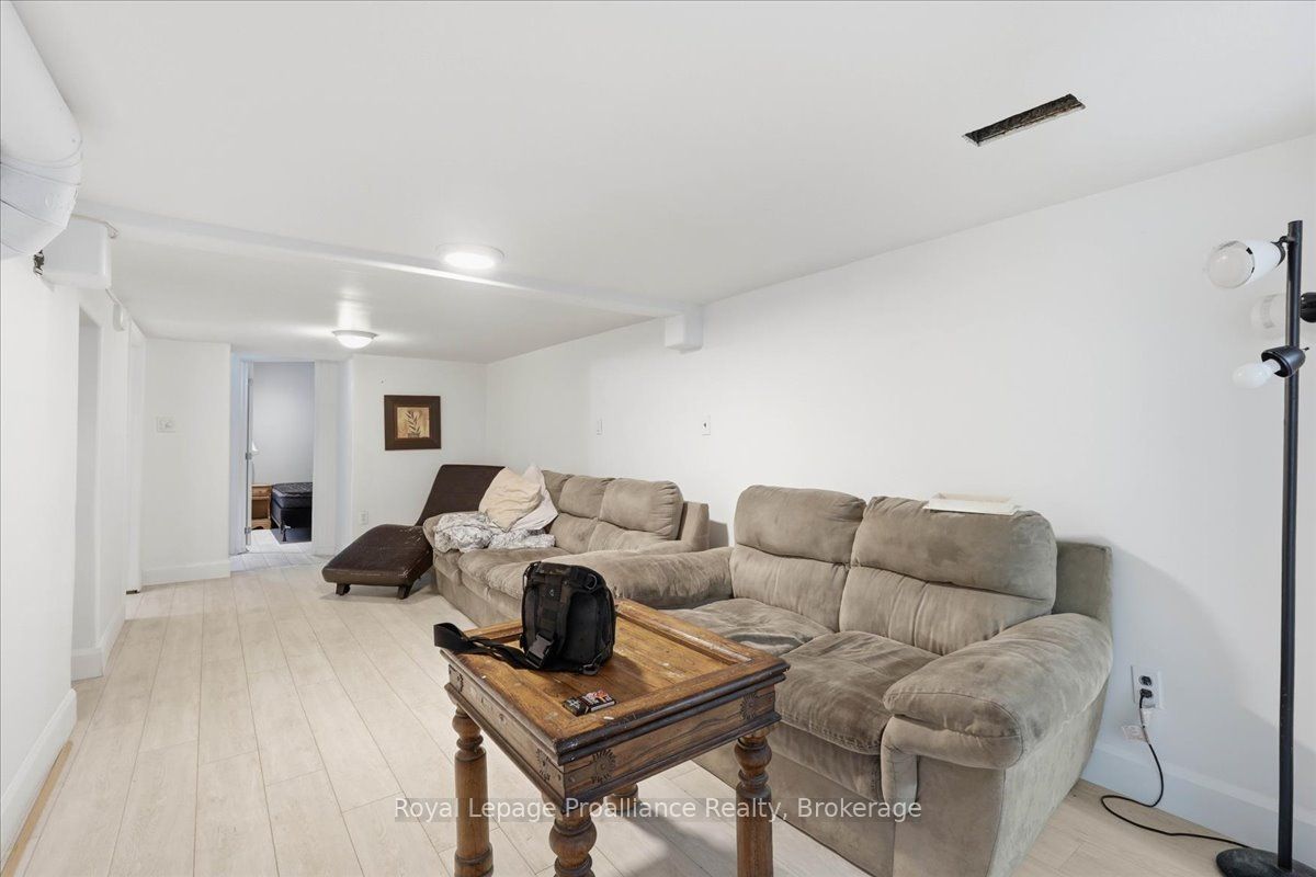 16 Graham Street, Belleville, ON K8P 1P3 photo 3