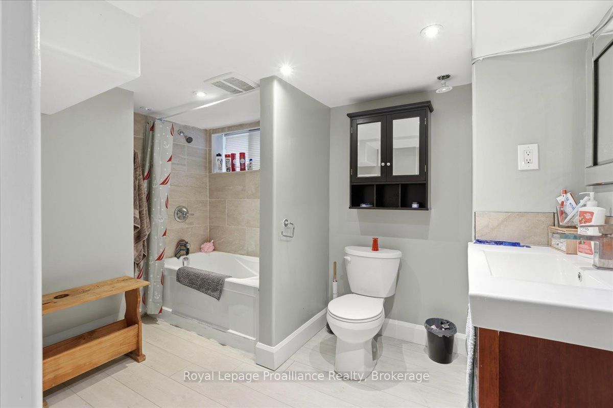 16 Graham Street, Belleville, ON K8P 1P3 photo 5
