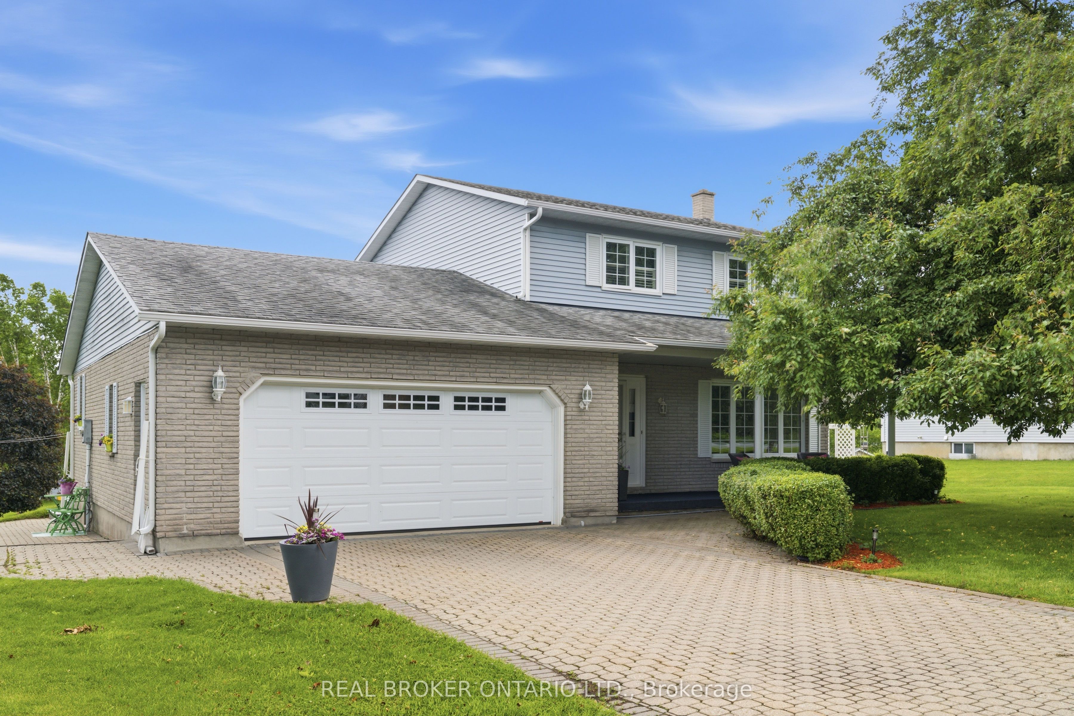 10532 Main Street, North Dundas, ON K0E 1W0 photo 2