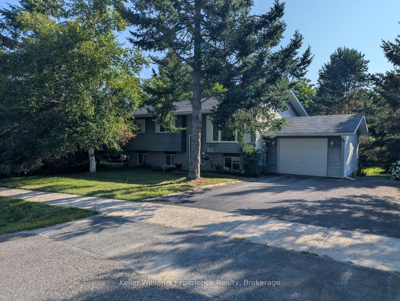 141 Meadow Heights Drive, Bracebridge, ON P1L 1A3 photo 2