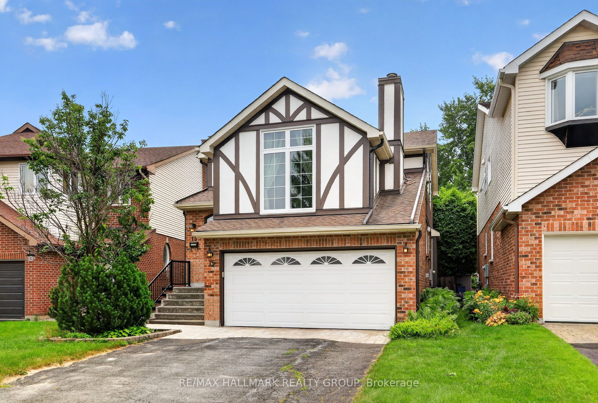 15 Pemberton Crescent, South of Baseline to Knoxdale, ON K2G 4Y7 photo 2