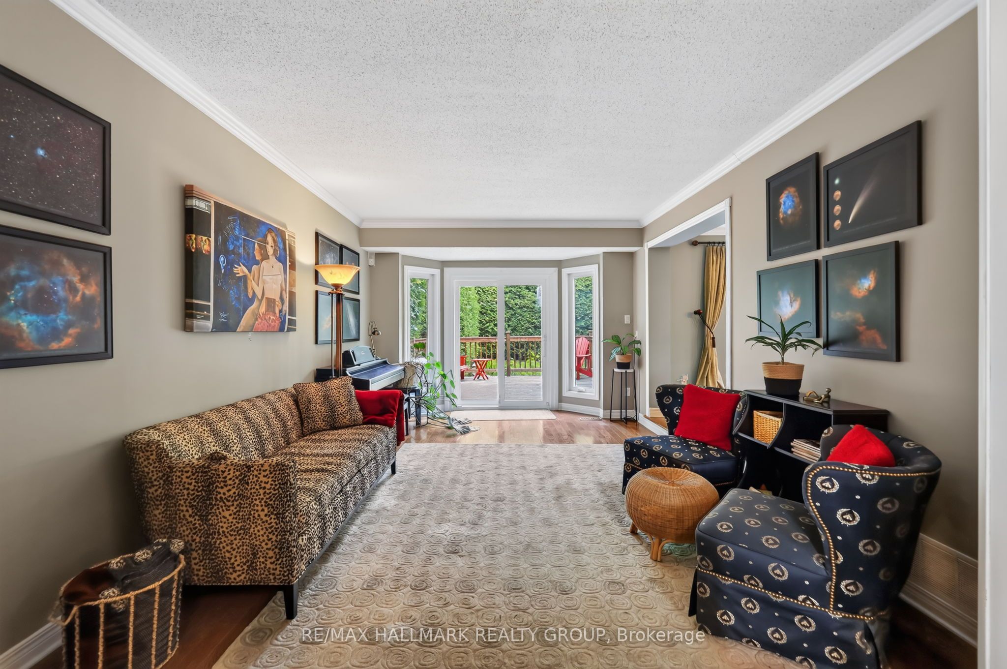 15 Pemberton Crescent, South of Baseline to Knoxdale, ON K2G 4Y7 photo 3
