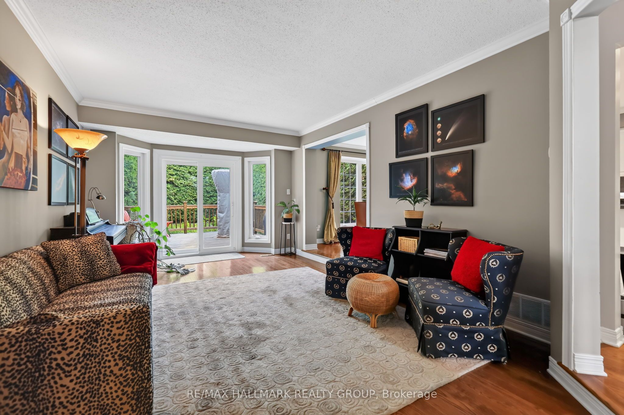 15 Pemberton Crescent, South of Baseline to Knoxdale, ON K2G 4Y7 photo 4