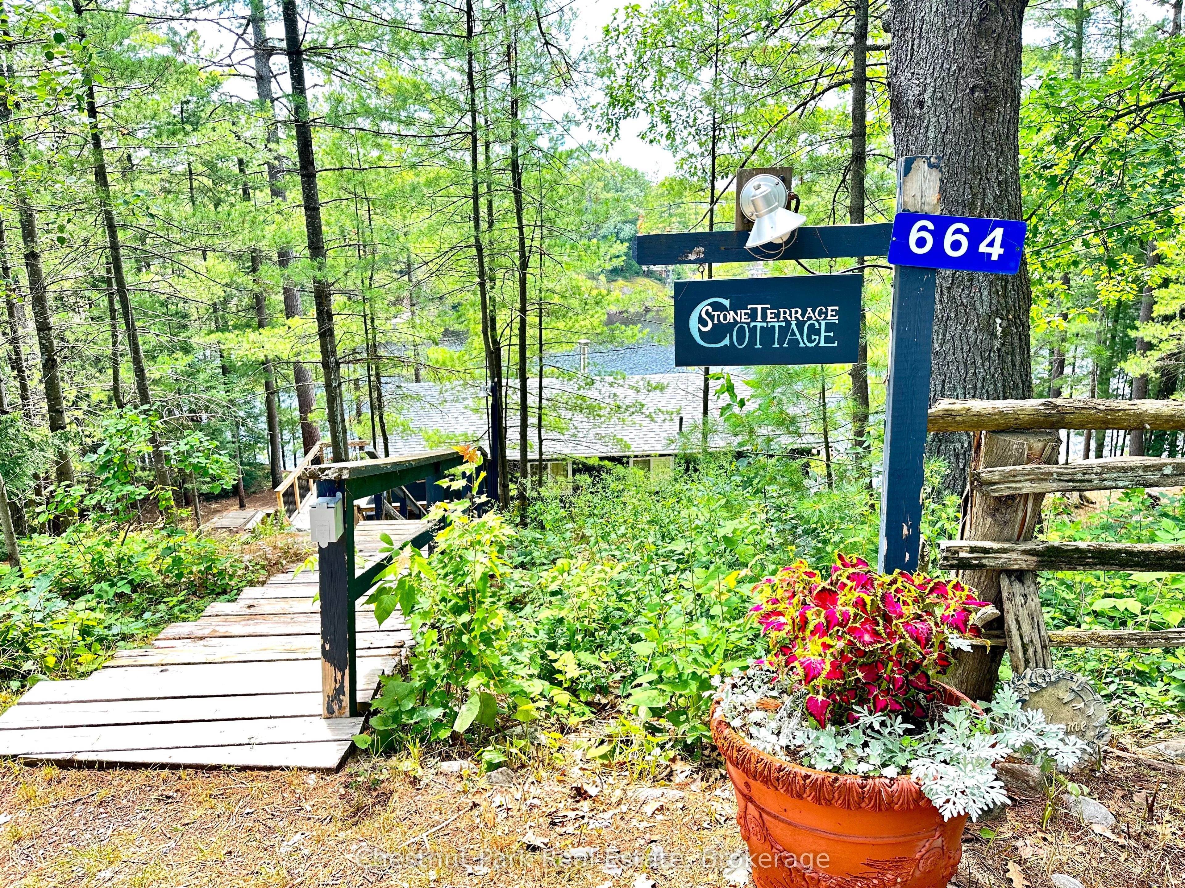 664 Deepwater Drive, Gravenhurst, ON P1P 1R2 photo 2