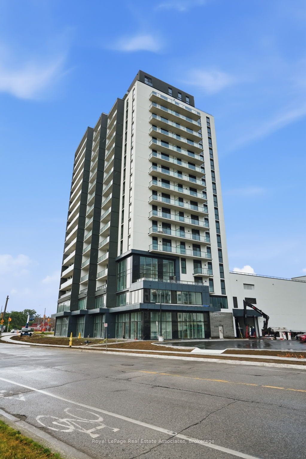 33 Erie Avenue 1704, Brantford, ON N3S 0K7 photo 2