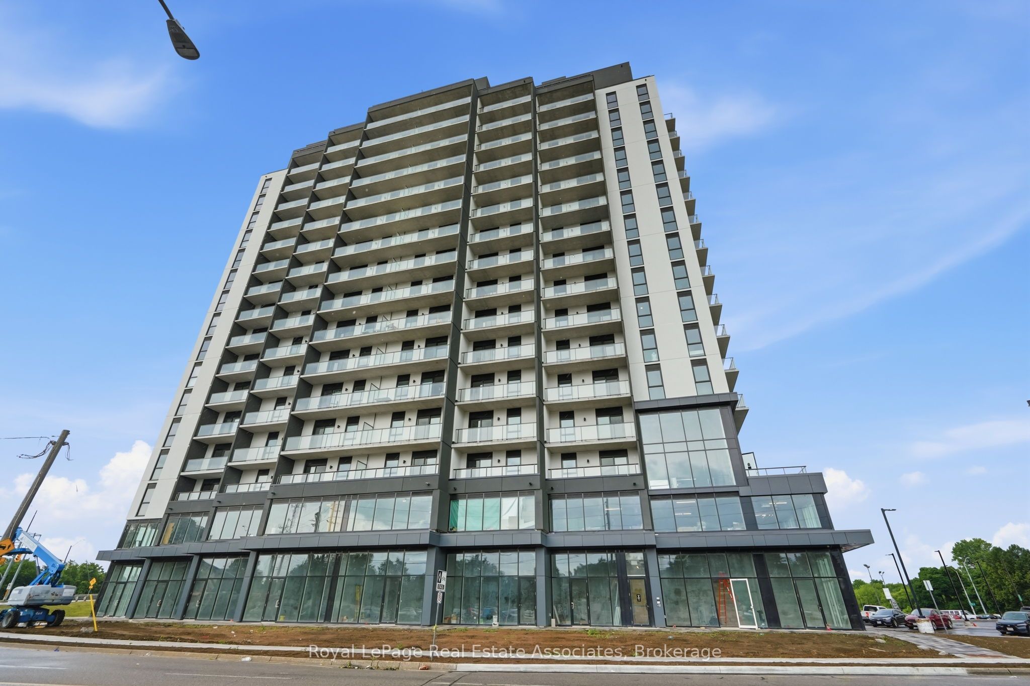 33 Erie Avenue 1704, Brantford, ON N3S 0K7 photo 3