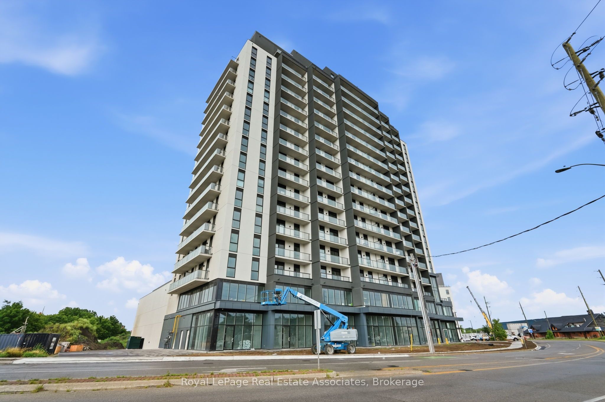 33 Erie Avenue 1704, Brantford, ON N3S 0K7 photo 4