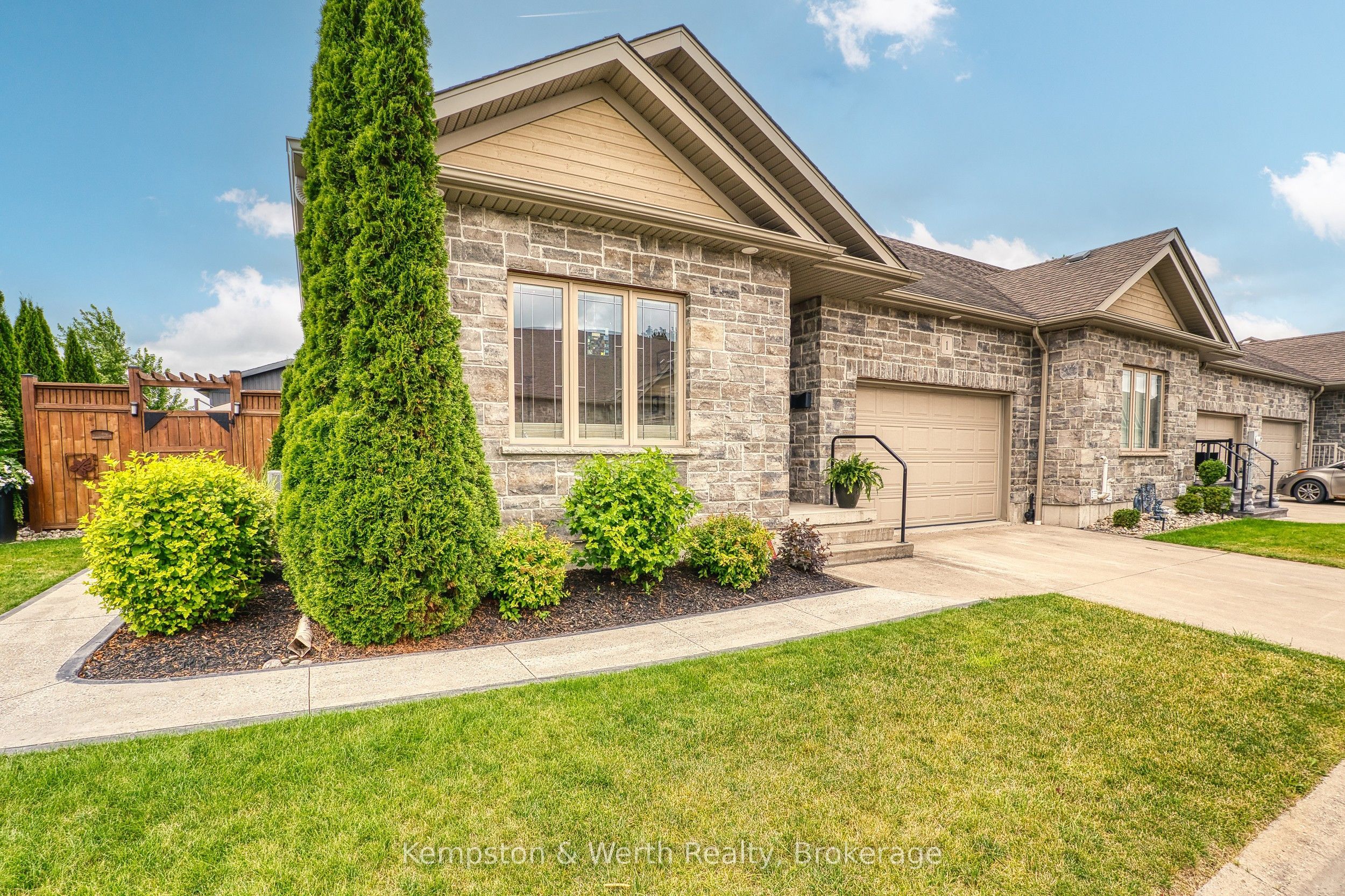 855 Wallace Avenue N 1, North Perth, ON N4W 1M3 photo 2