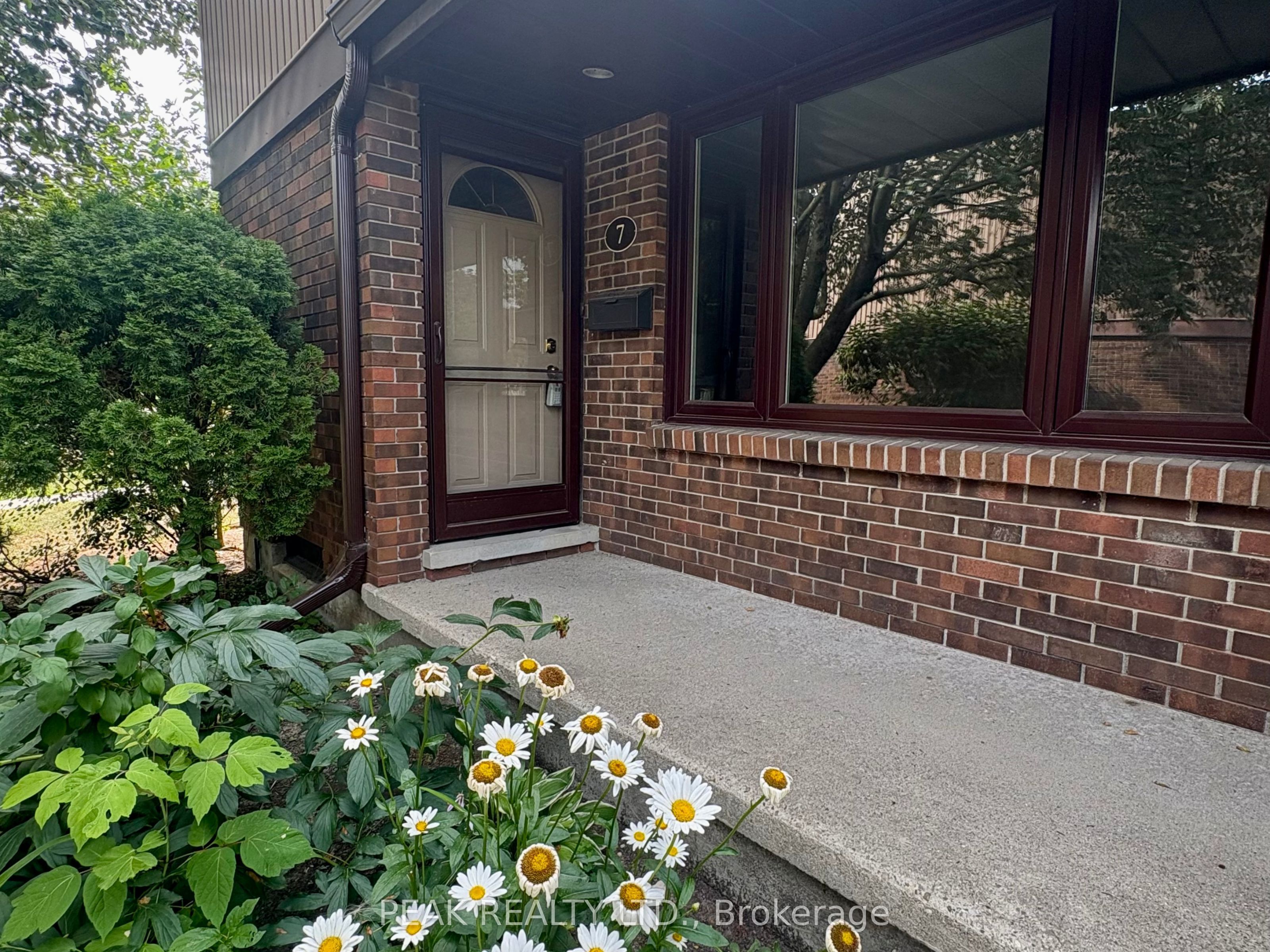 279 Sandowne Drive 7, Waterloo, ON N2K 2C1 photo 3