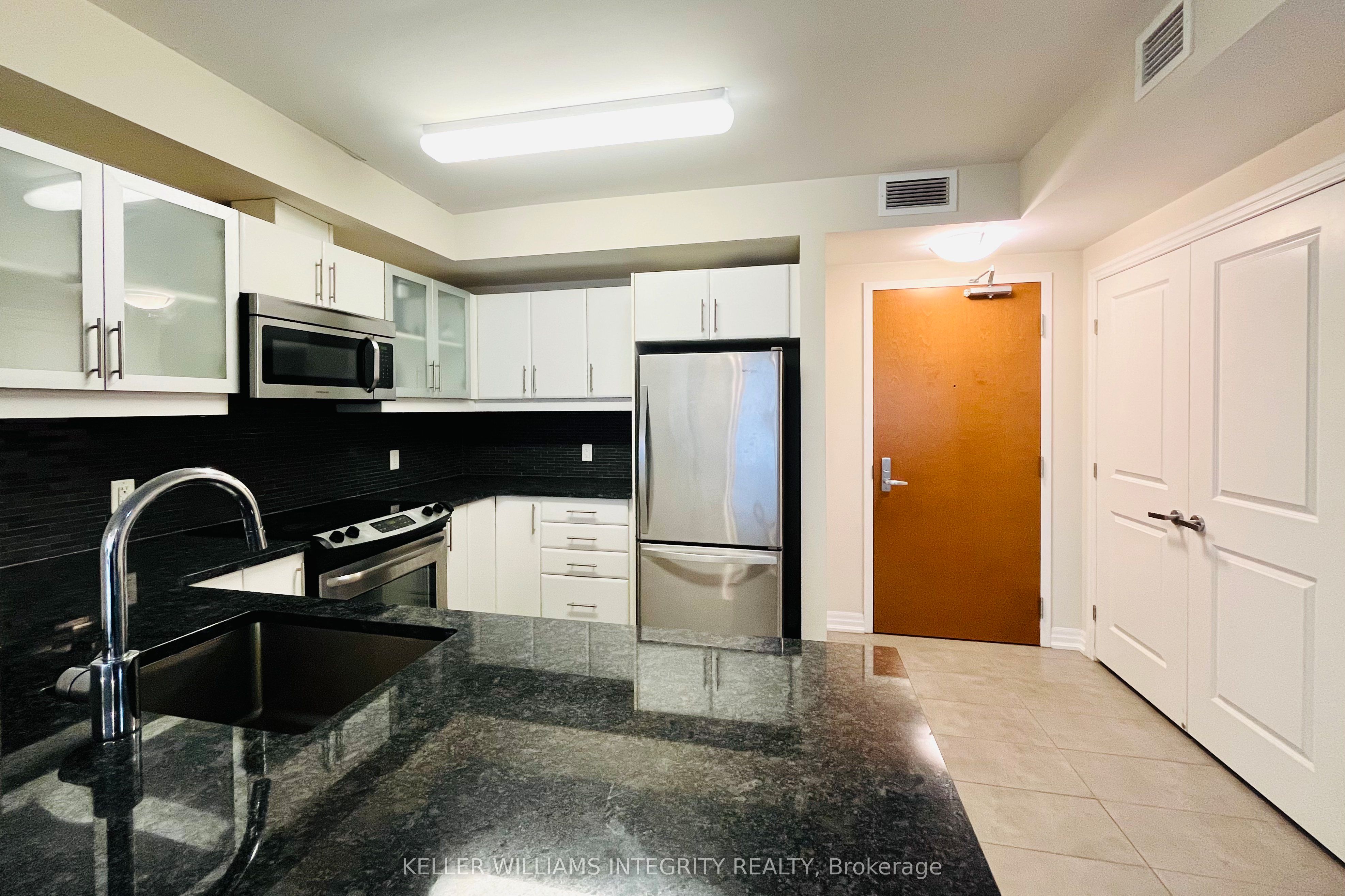 195 BESSERER Street 802, Lower Town - Sandy Hill, ON K1N 0B6 photo 3