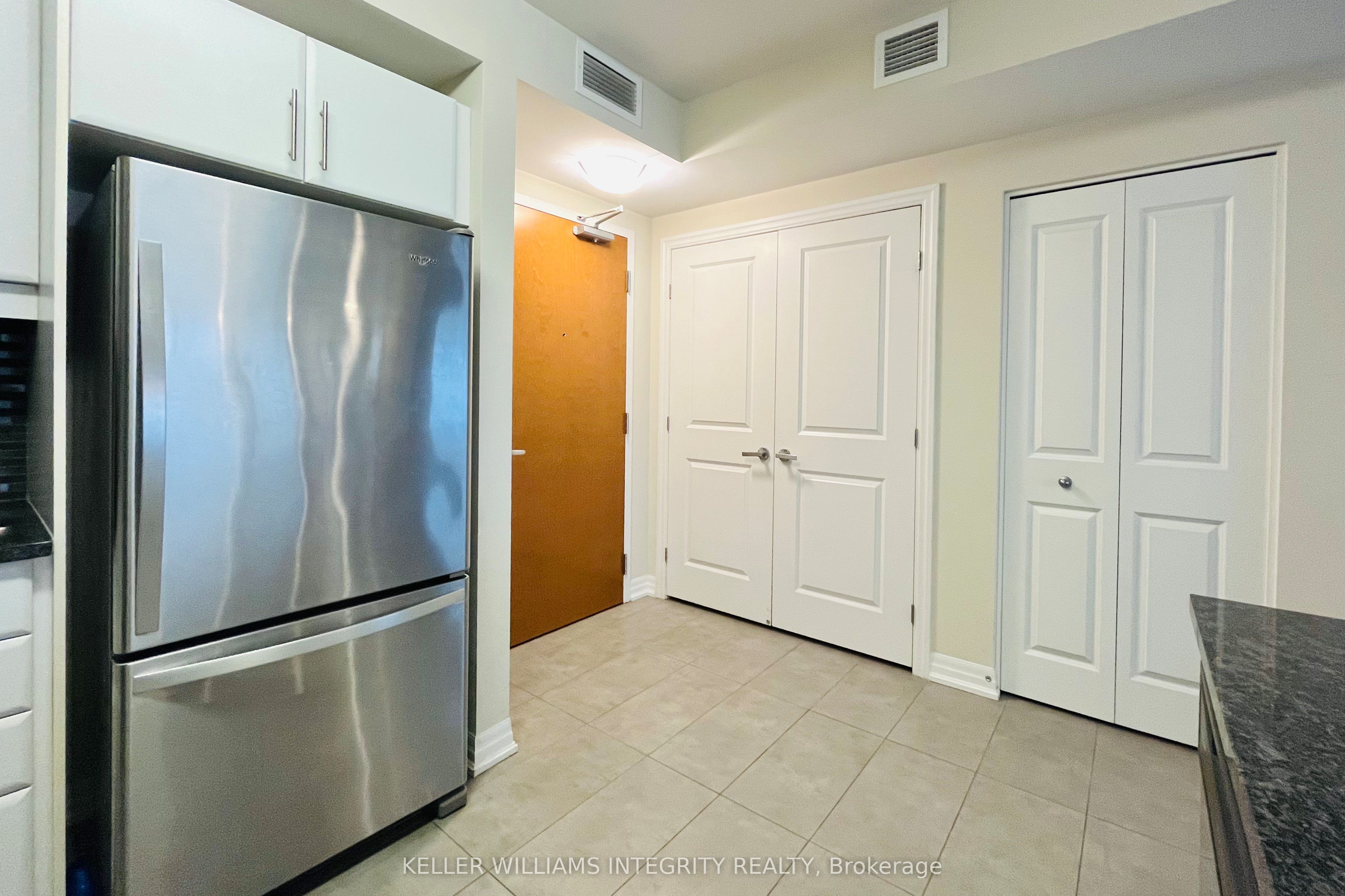 195 BESSERER Street 802, Lower Town - Sandy Hill, ON K1N 0B6 photo 5