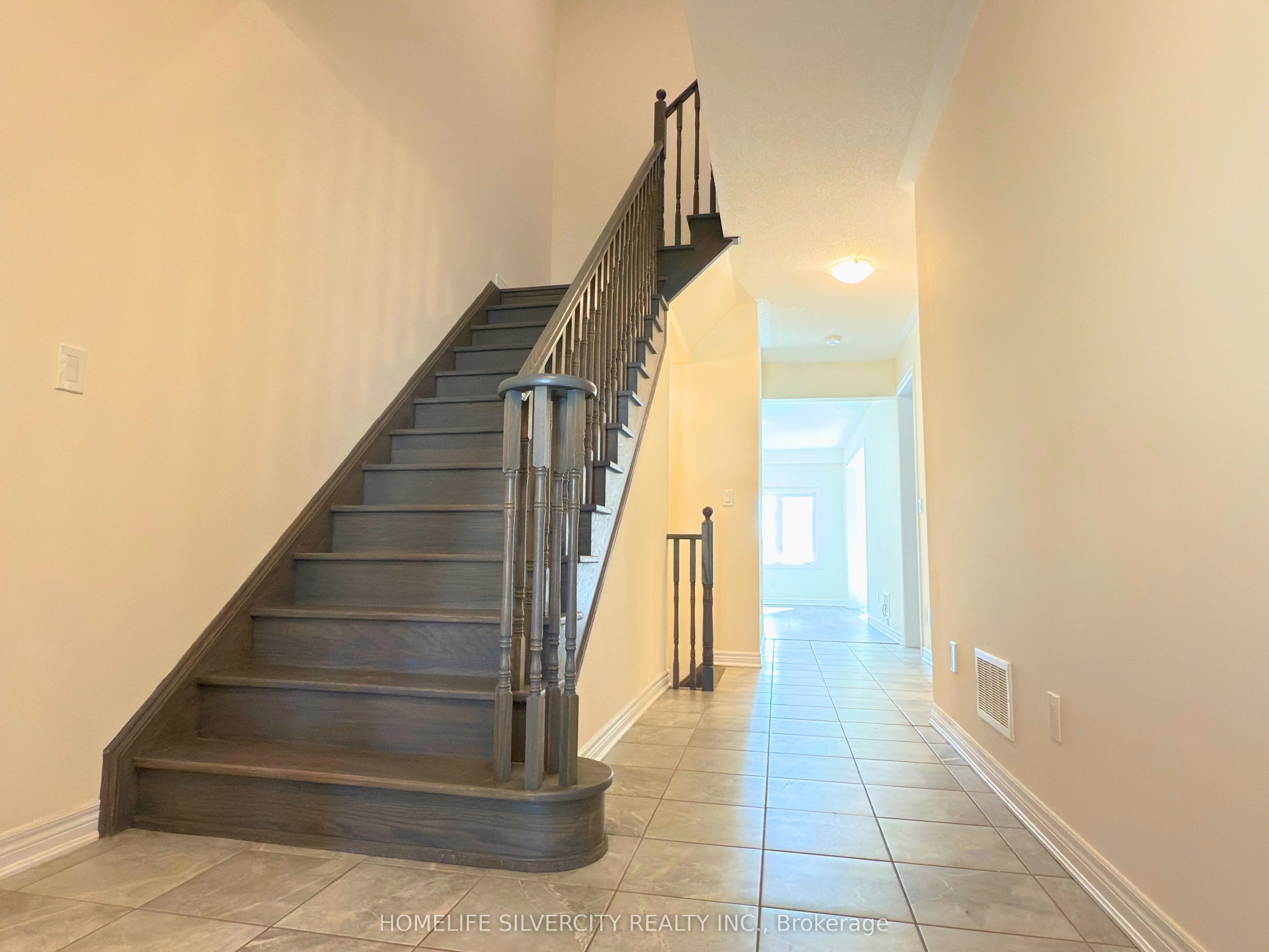 35 Sparkle Drive, Thorold, ON L2V 0H2 photo 4