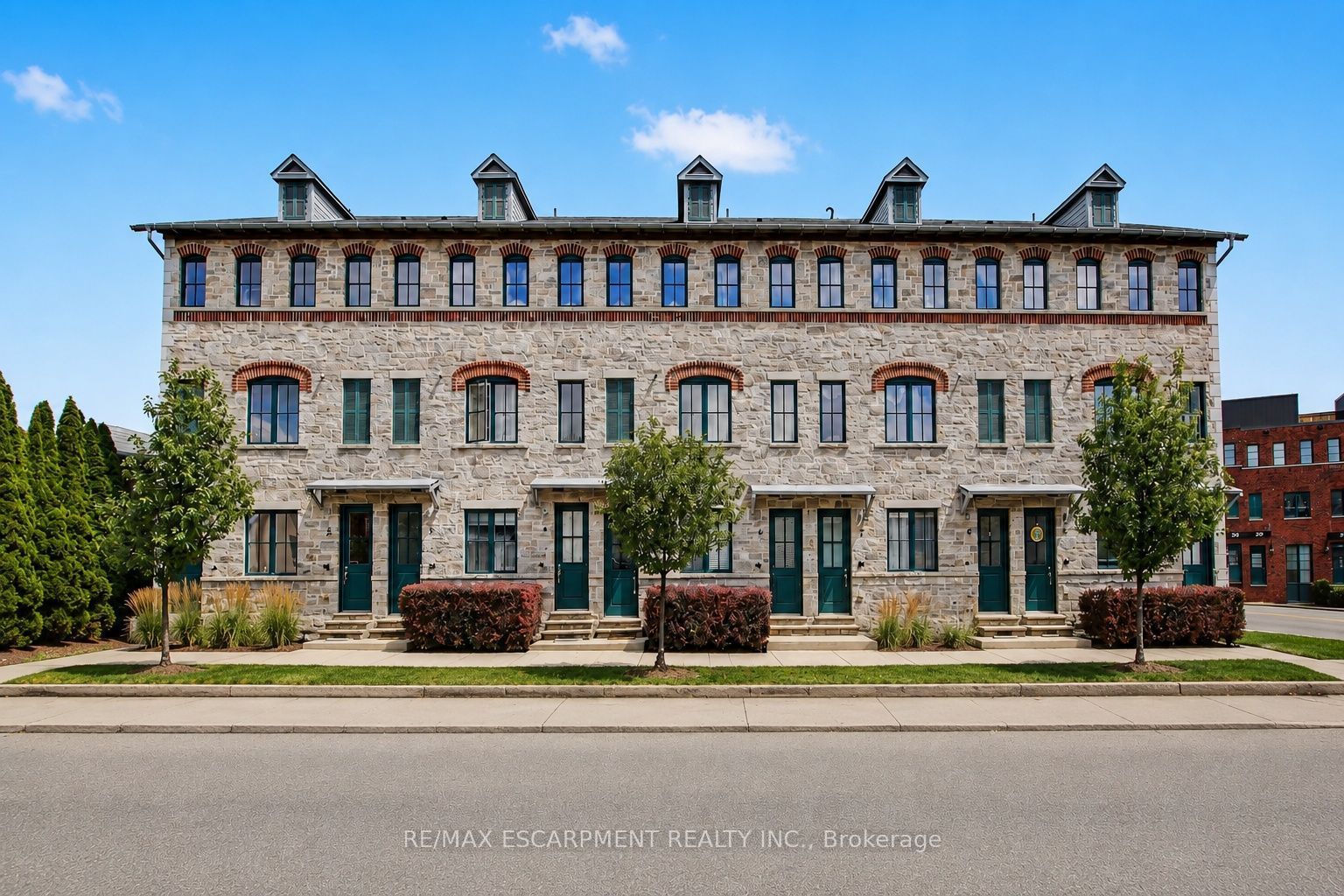 290 Barton Street W 4, Hamilton, ON L8R 3P3