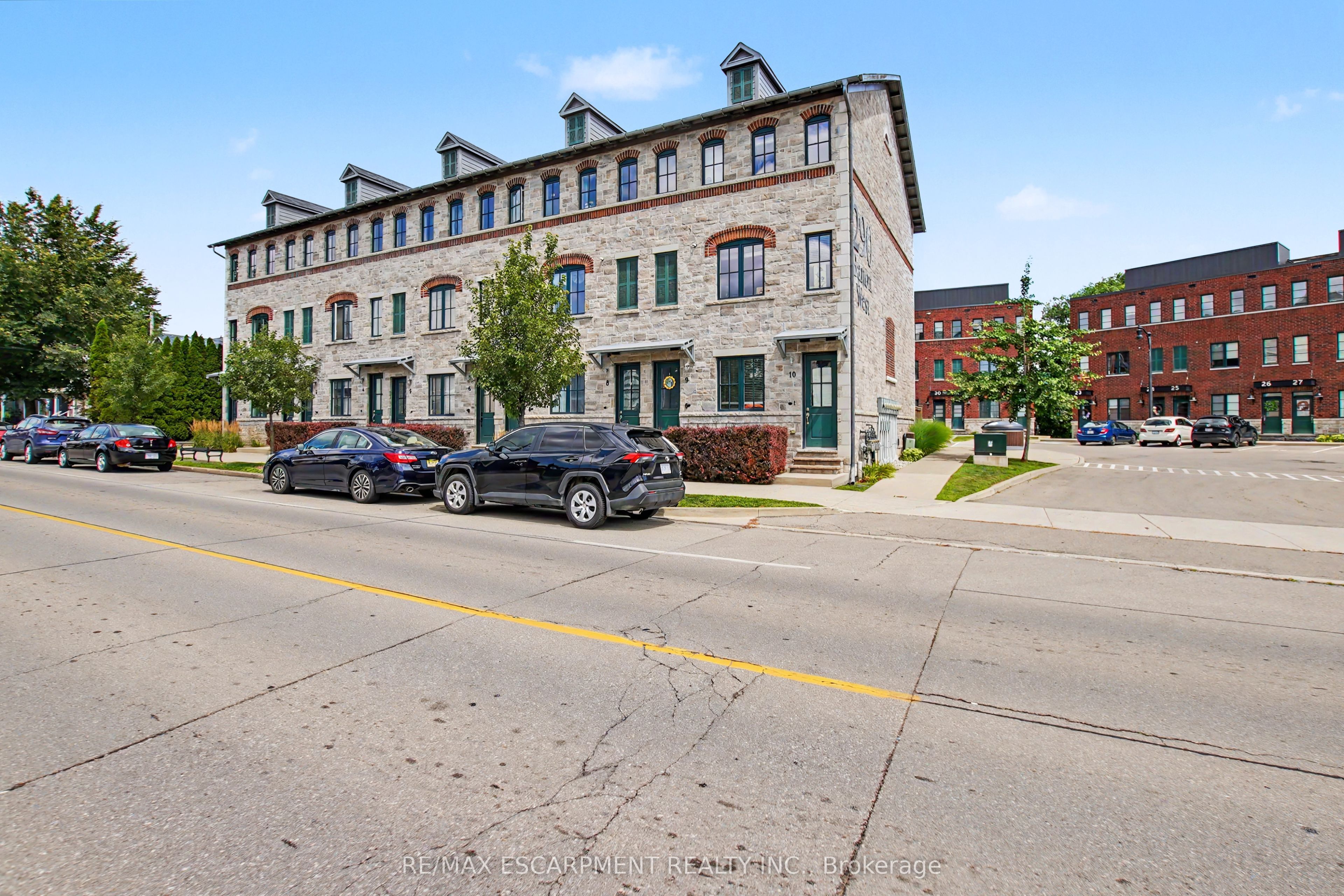 290 Barton Street W 4, Hamilton, ON L8R 3P3 photo 2