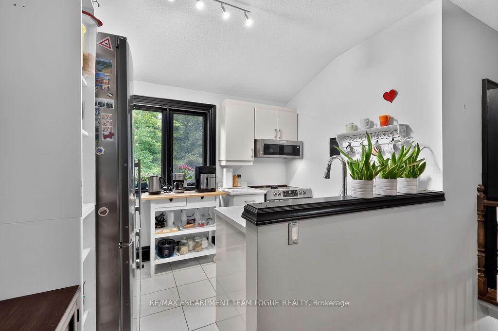 3 Appleridge Court LOFT, Hamilton, ON L0R 1H3 photo 5