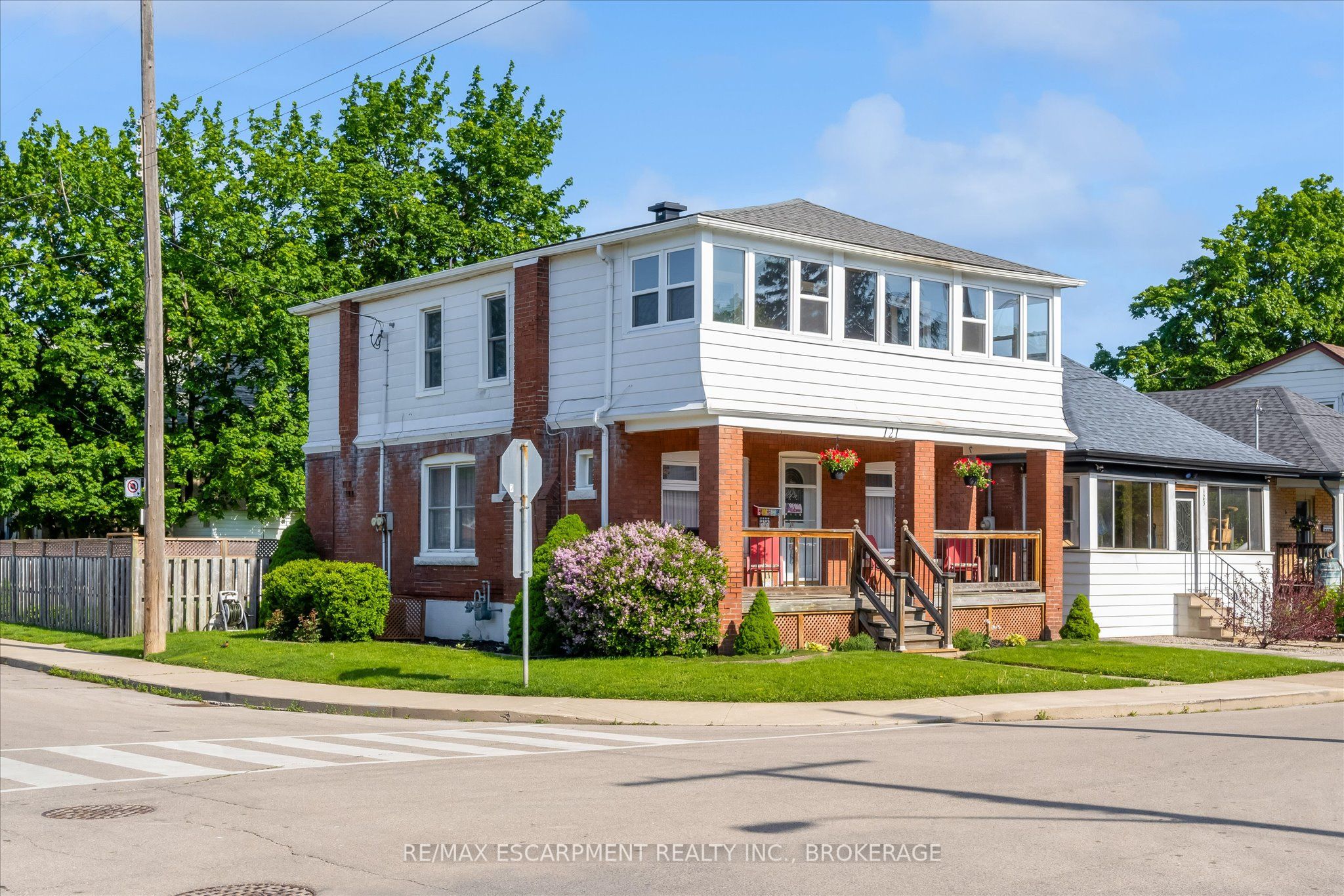 121 Edgemont Street N, Hamilton, ON L8H 4E2 photo 2