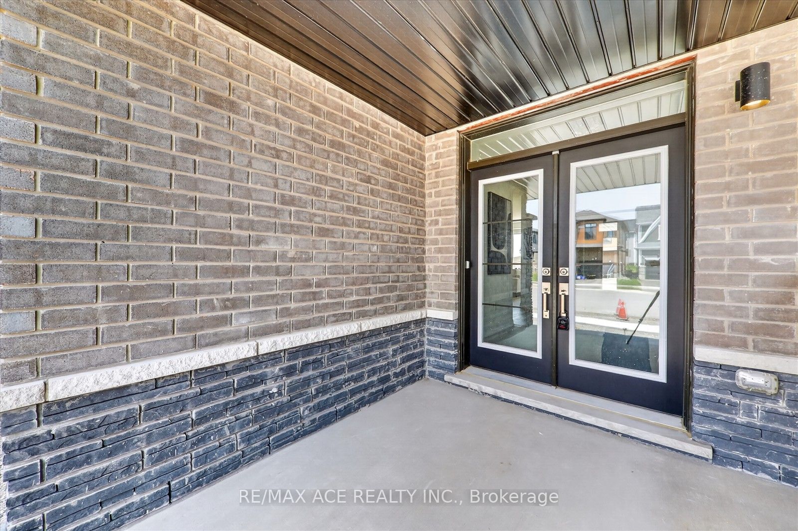 11 Stanley Avenue, Haldimand, ON N3W 1E5 photo 4