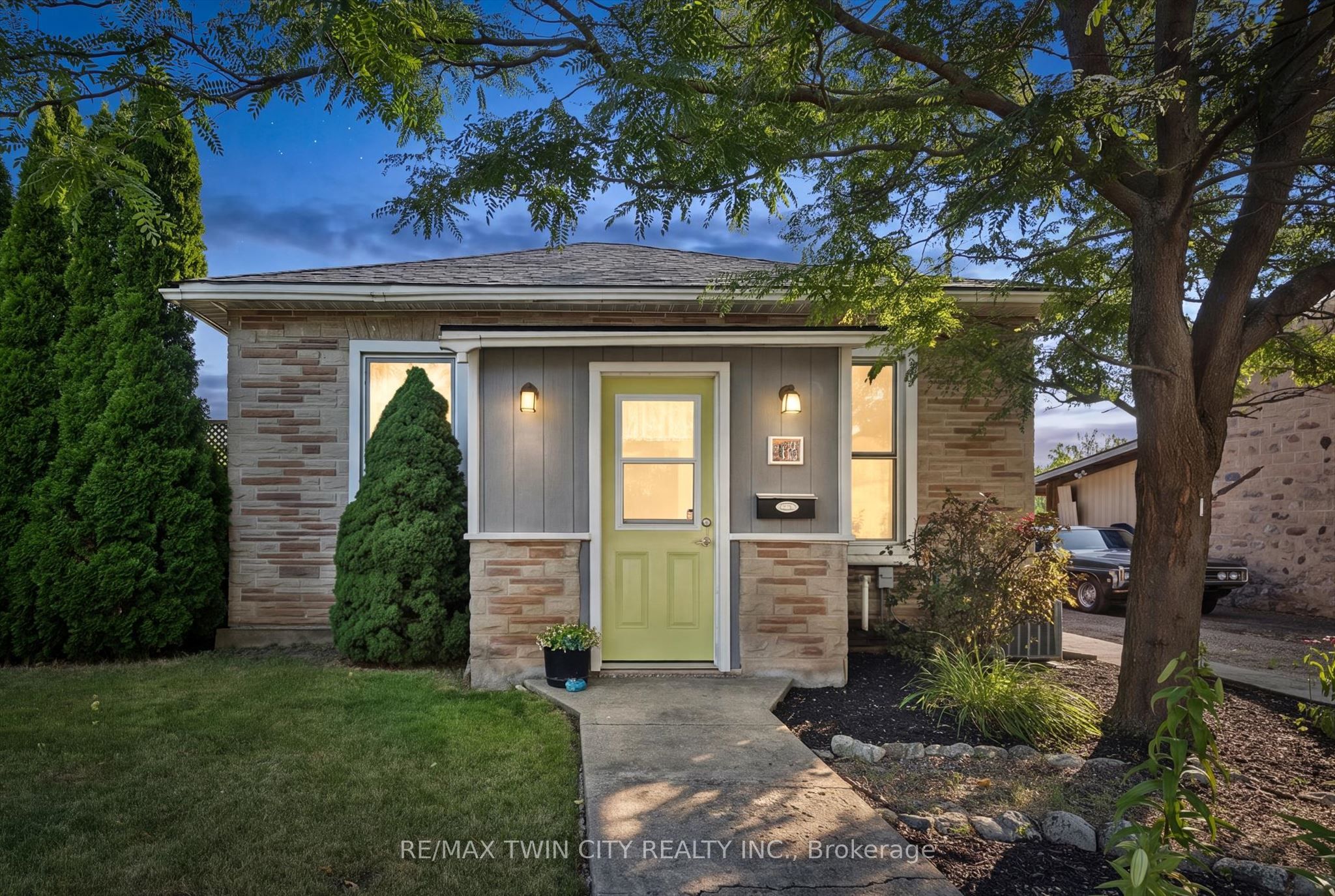 11 Brook Street, Cambridge, ON N1R 4B9